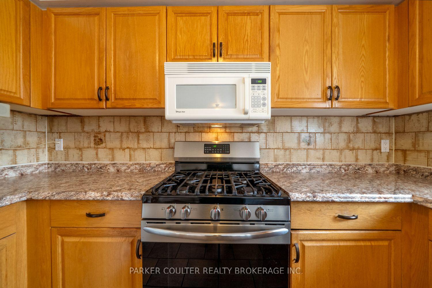 Photo 16 of 32 Carter Crescent, Orillia — HOMEH
