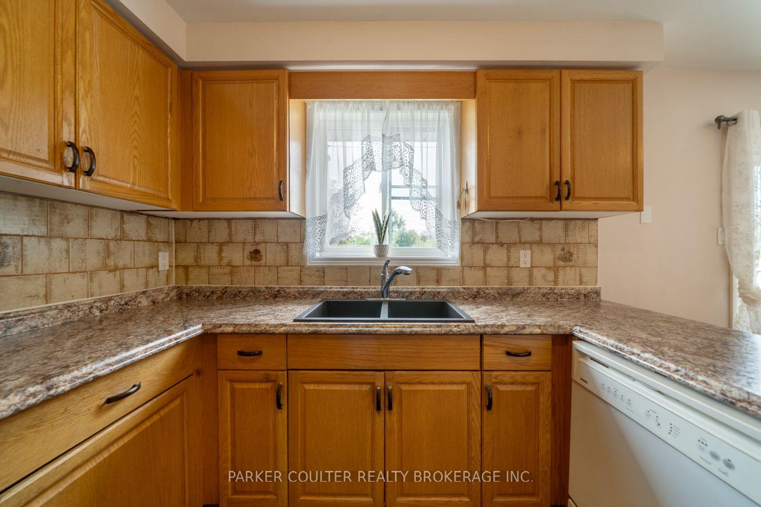 Photo 17 of 32 Carter Crescent, Orillia — HOMEH