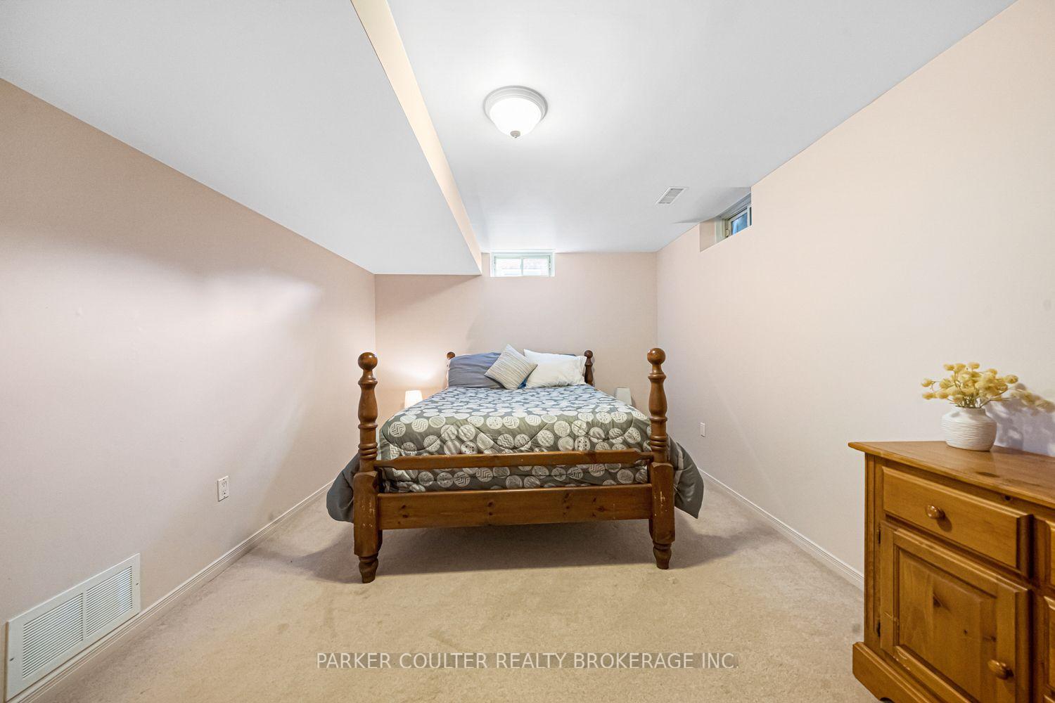 Photo 31 of 32 Carter Crescent, Orillia — HOMEH
