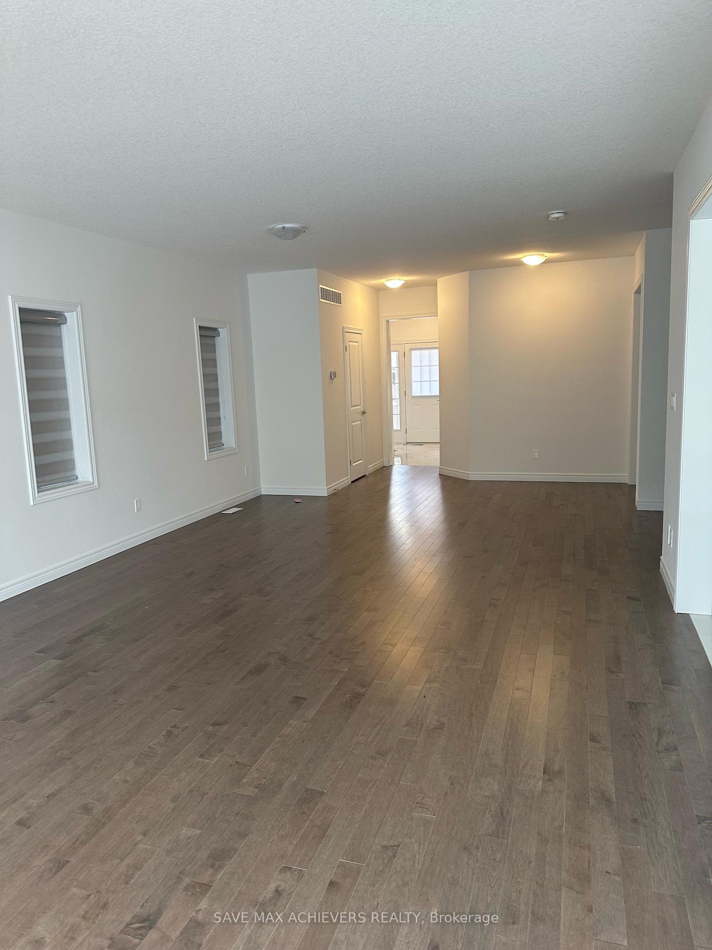 Photo 3 of 11 Sugar Trail E, Kitchener, Forest Heights — HOMEH