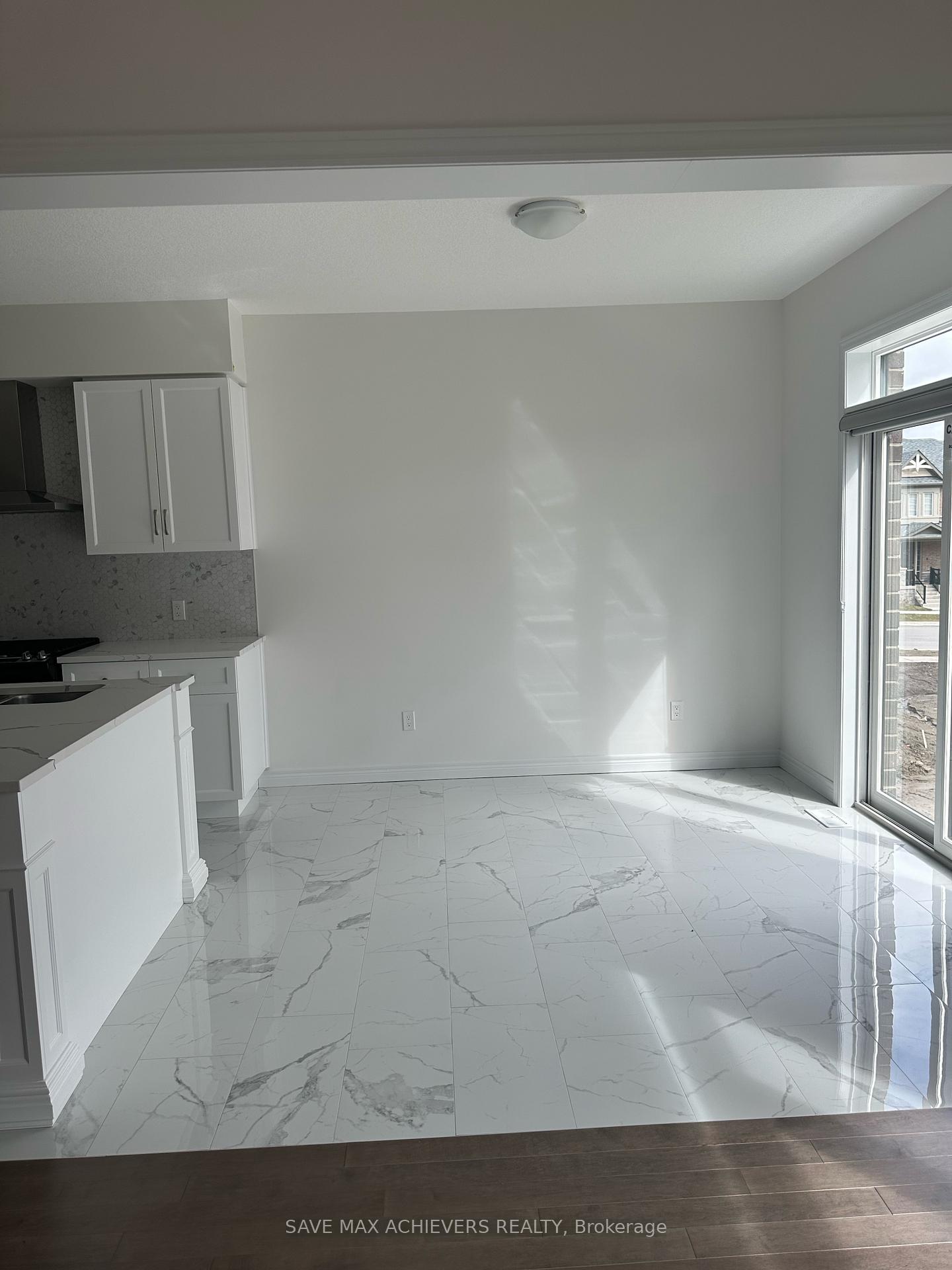 Photo 6 of 11 Sugar Trail E, Kitchener, Forest Heights — HOMEH