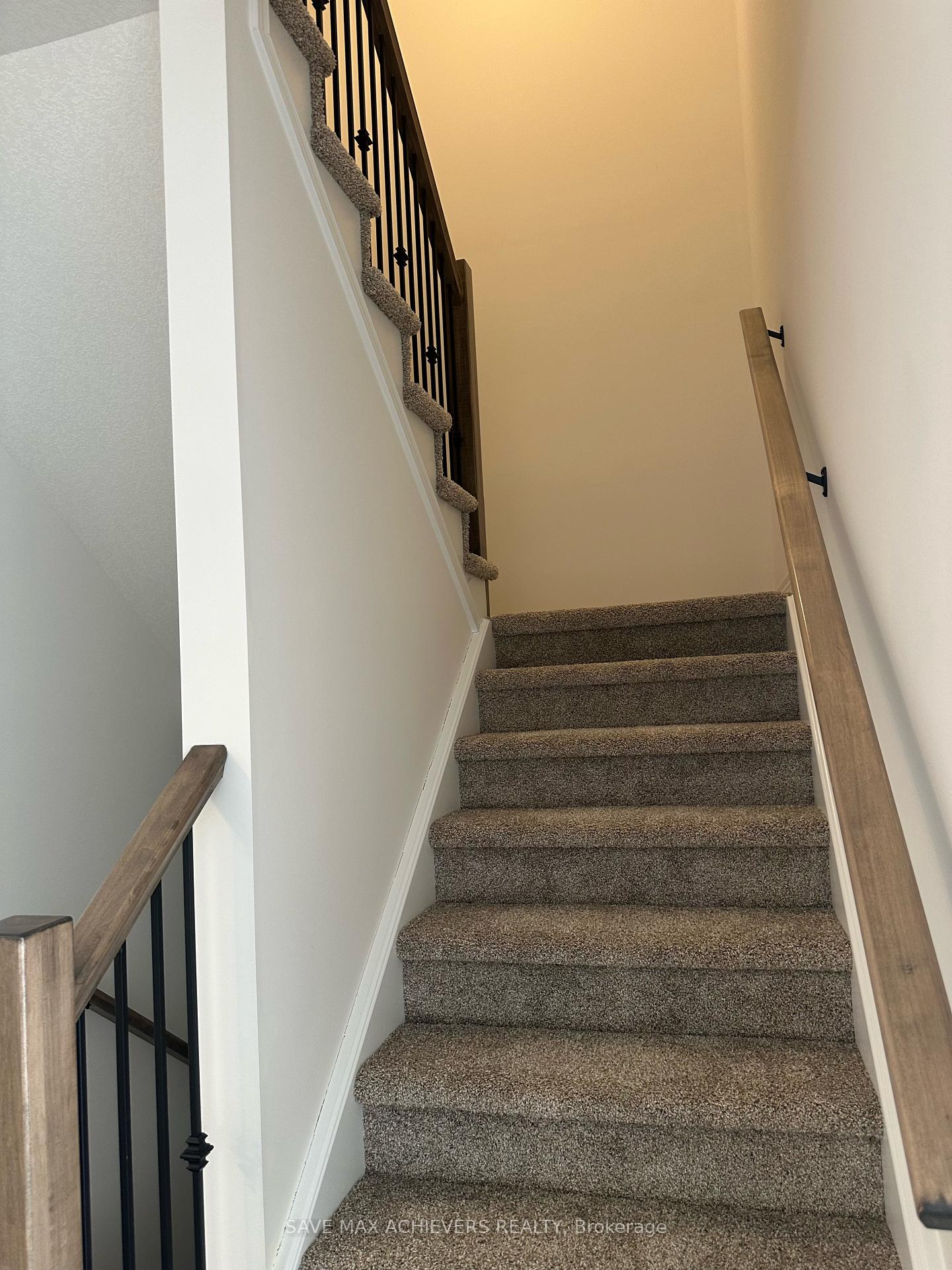 Photo 9 of 11 Sugar Trail E, Kitchener, Forest Heights — HOMEH