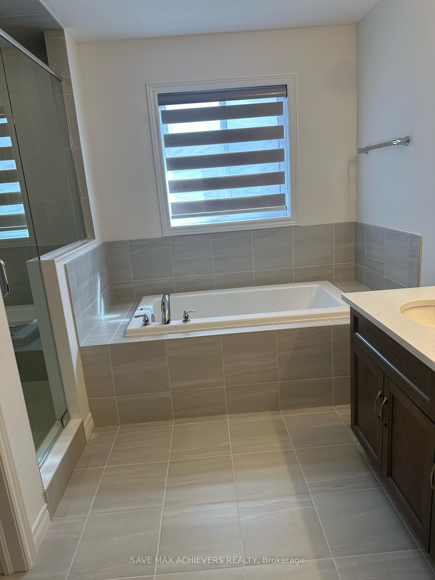 Photo 14 of 11 Sugar Trail E, Kitchener, Forest Heights — HOMEH
