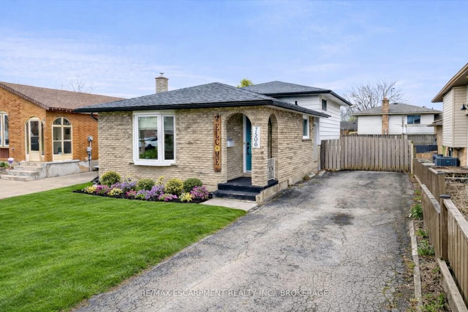 Photo 2 of 7506 Jubilee Drive, Niagara Falls, Marineland — HOMEH