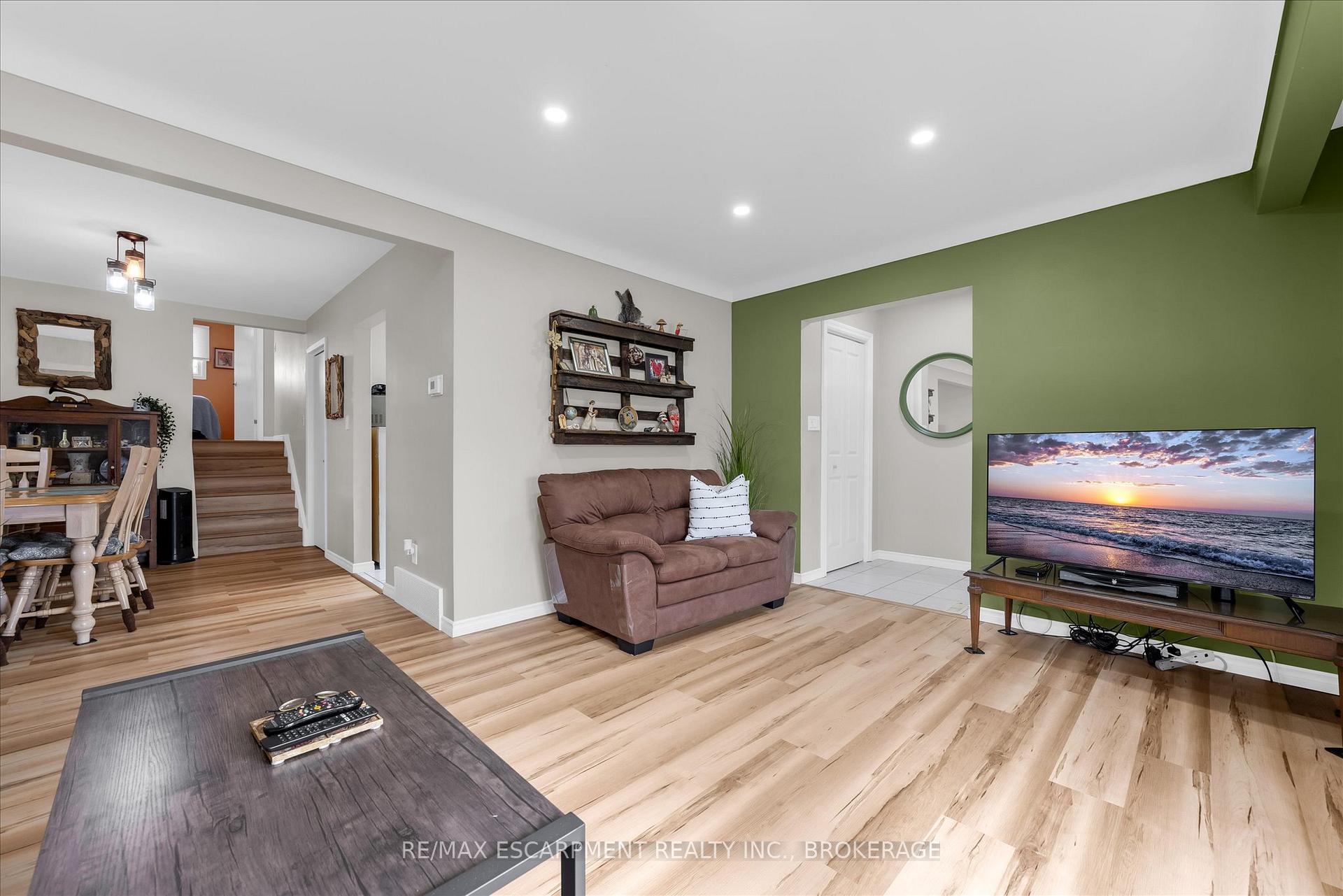 Photo 5 of 7506 Jubilee Drive, Niagara Falls, Marineland — HOMEH
