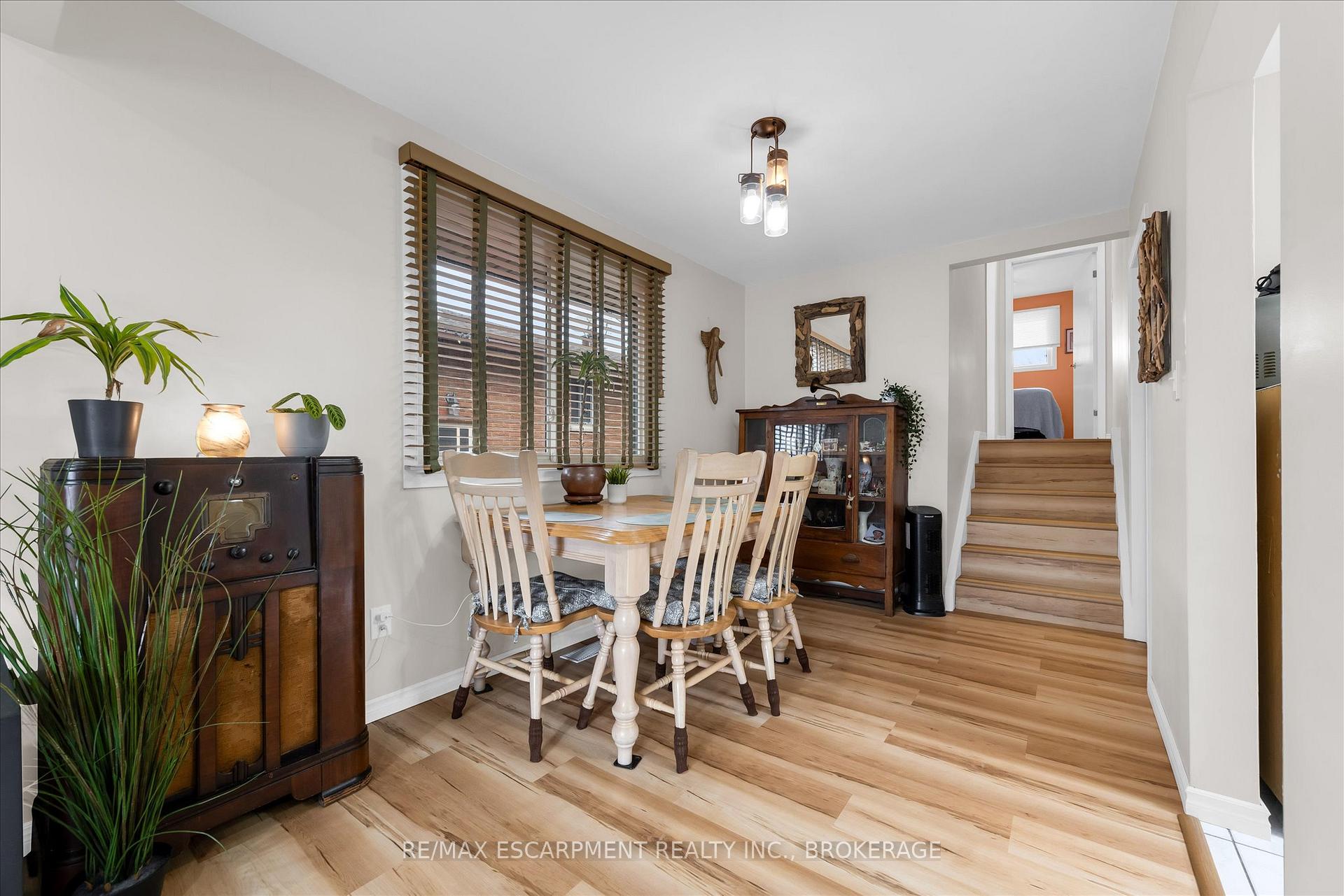 Photo 6 of 7506 Jubilee Drive, Niagara Falls, Marineland — HOMEH