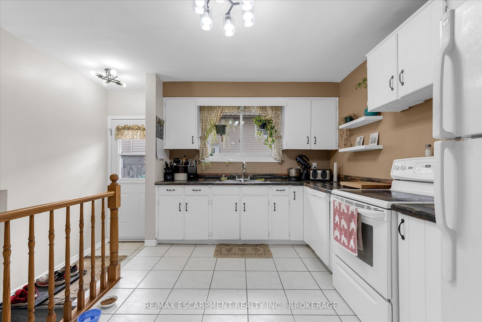 Photo 7 of 7506 Jubilee Drive, Niagara Falls, Marineland — HOMEH