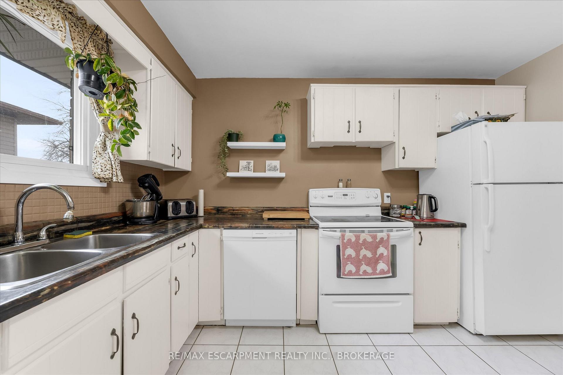 Photo 9 of 7506 Jubilee Drive, Niagara Falls, Marineland — HOMEH