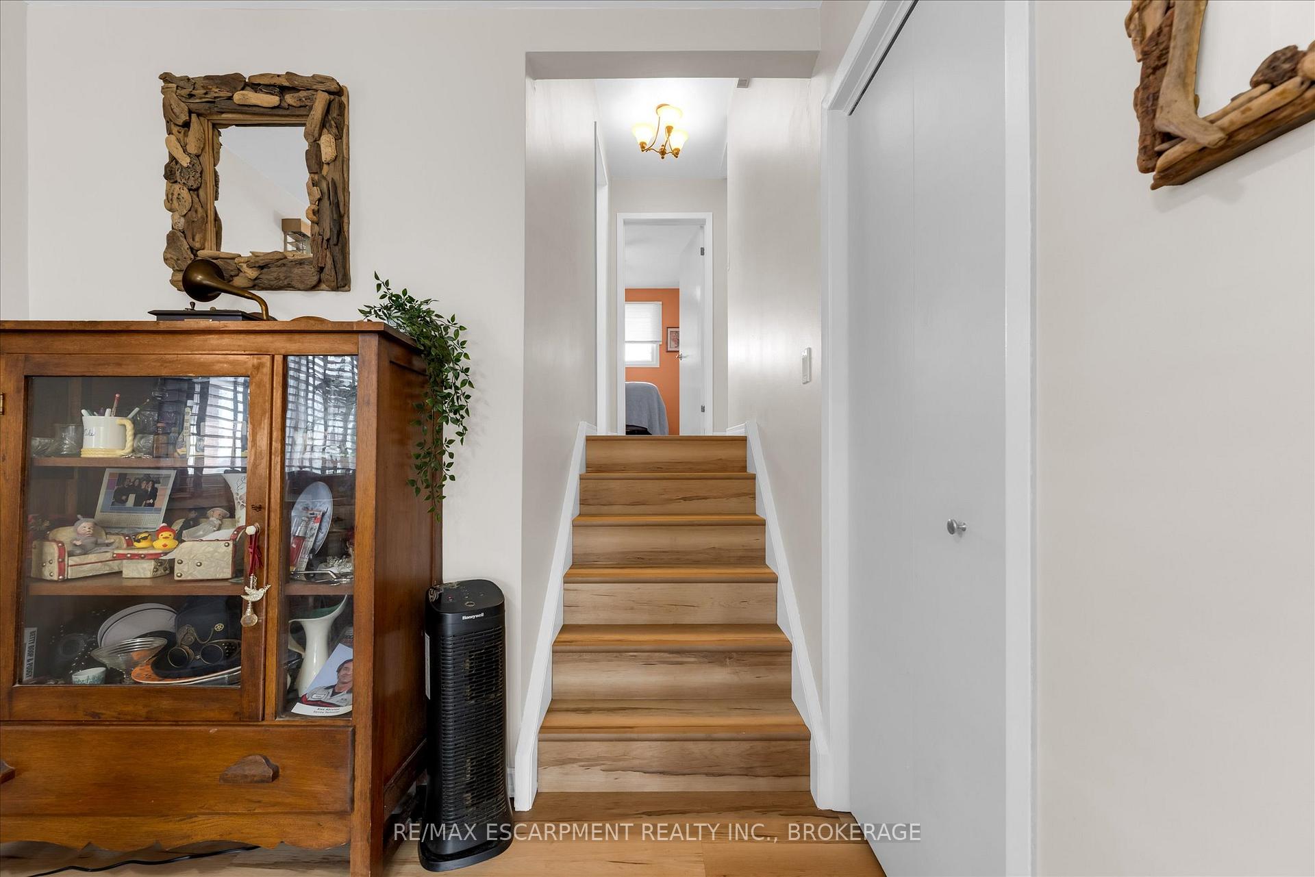 Photo 10 of 7506 Jubilee Drive, Niagara Falls, Marineland — HOMEH