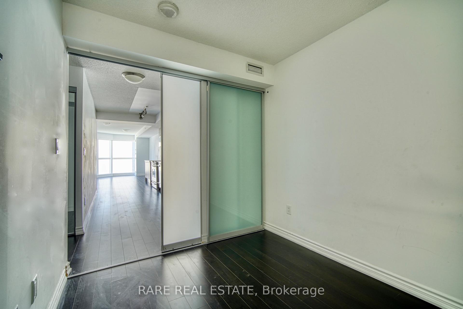 Photo 4 of Unit 1024, 386 Yonge Street, Toronto, Bay Street Corridor — HOMEH