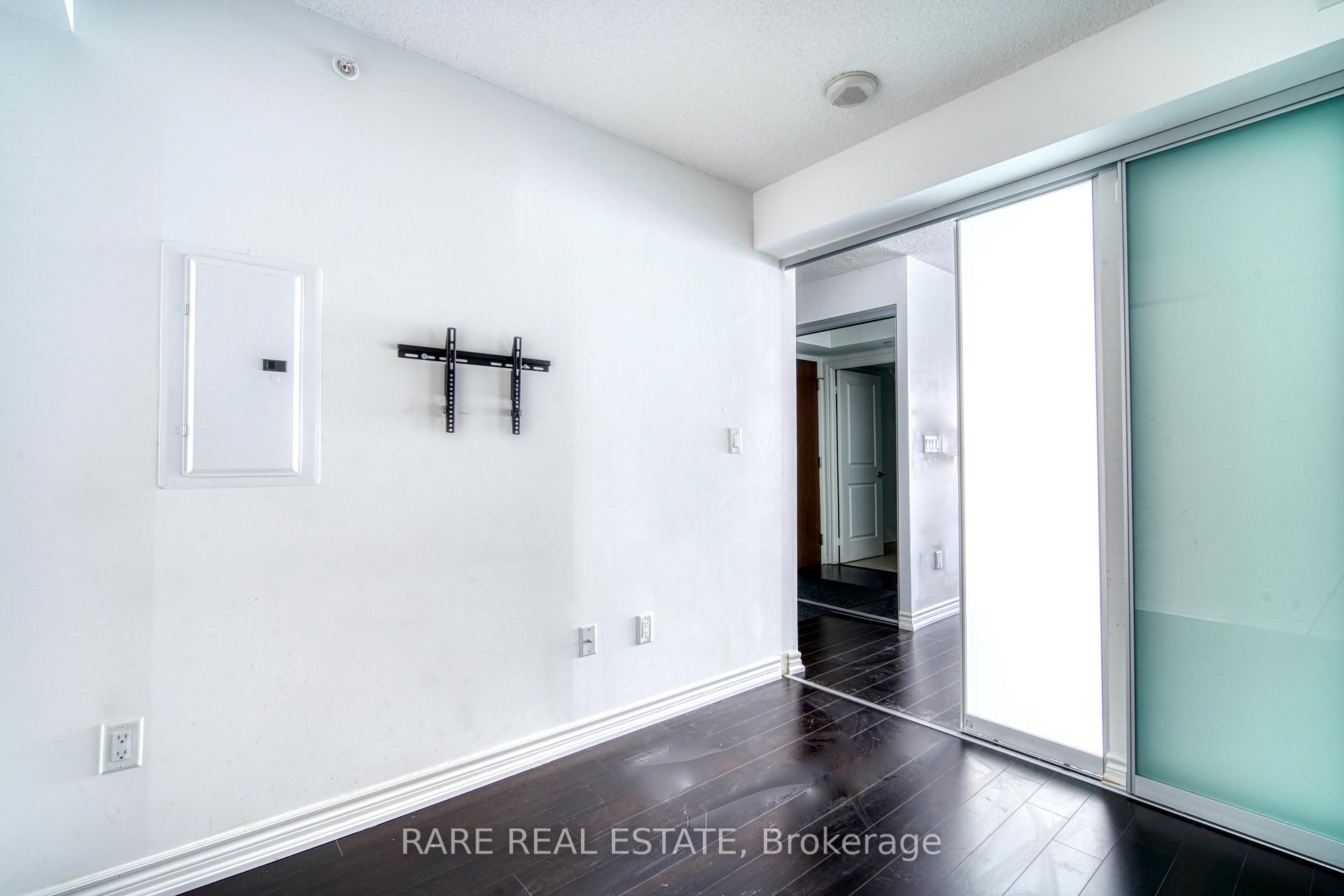 Photo 5 of Unit 1024, 386 Yonge Street, Toronto, Bay Street Corridor — HOMEH
