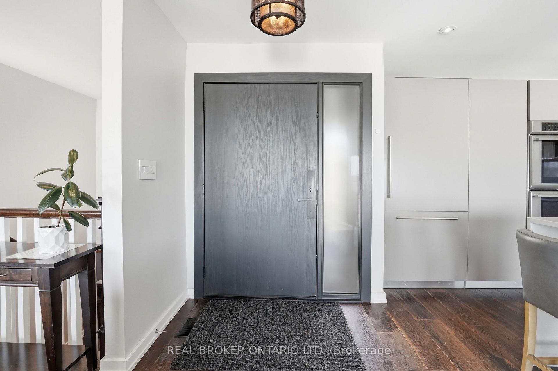 Photo 5 of 868 Danforth Place, Burlington, Bayview — HOMEH