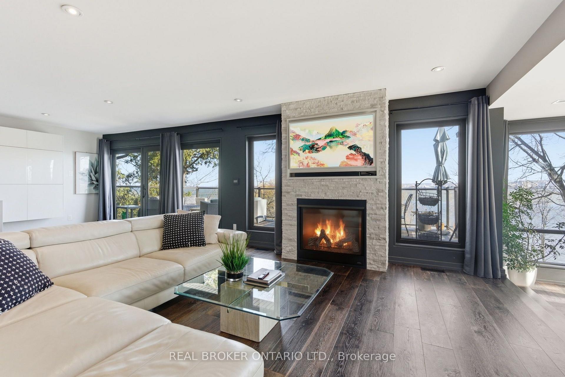 Photo 6 of 868 Danforth Place, Burlington, Bayview — HOMEH