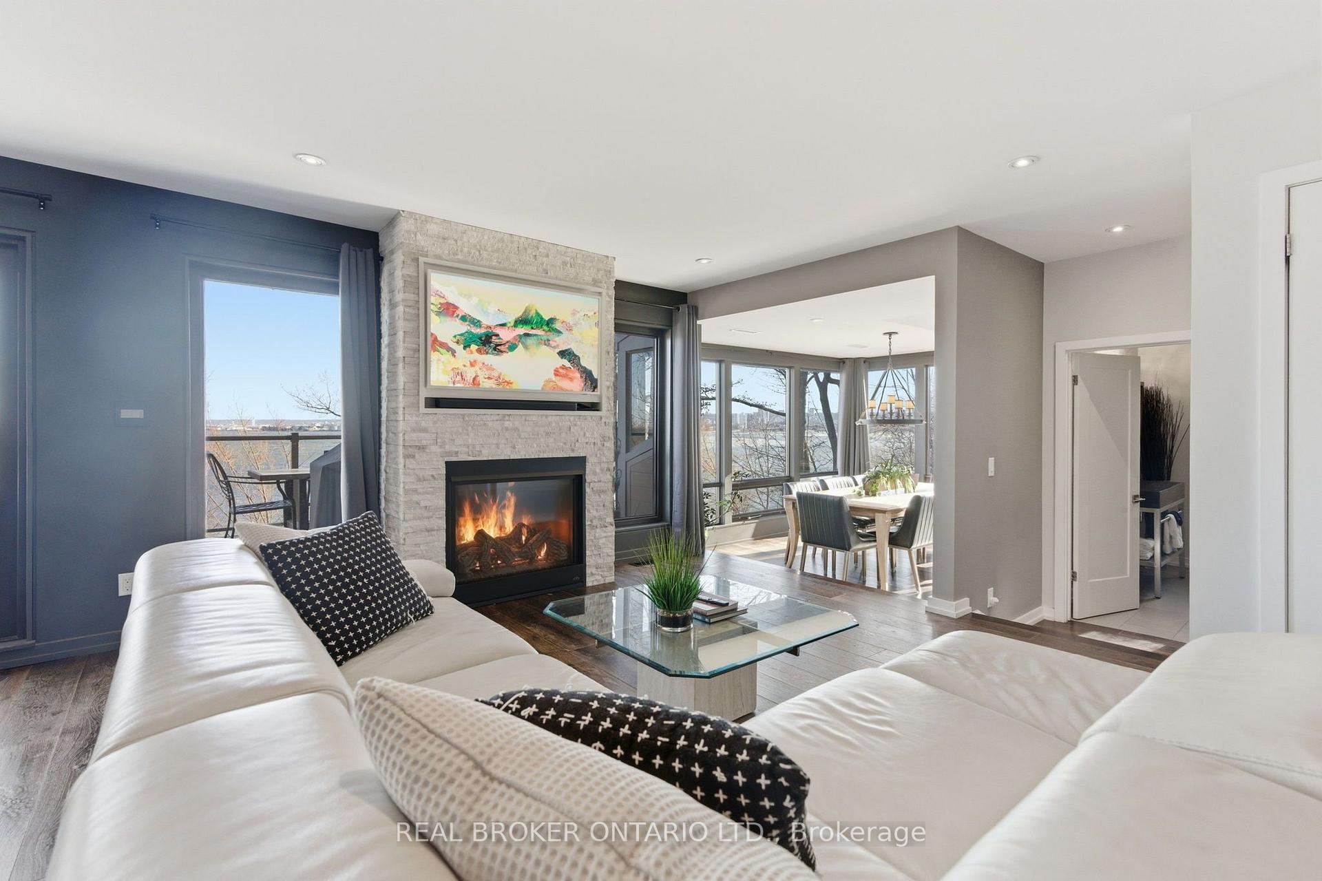 Photo 7 of 868 Danforth Place, Burlington, Bayview — HOMEH