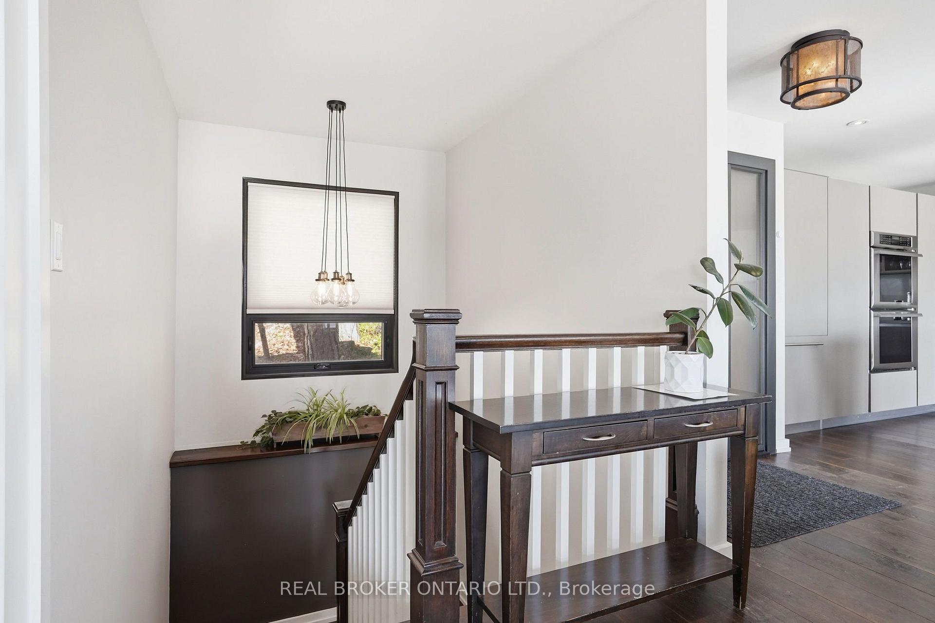 Photo 8 of 868 Danforth Place, Burlington, Bayview — HOMEH