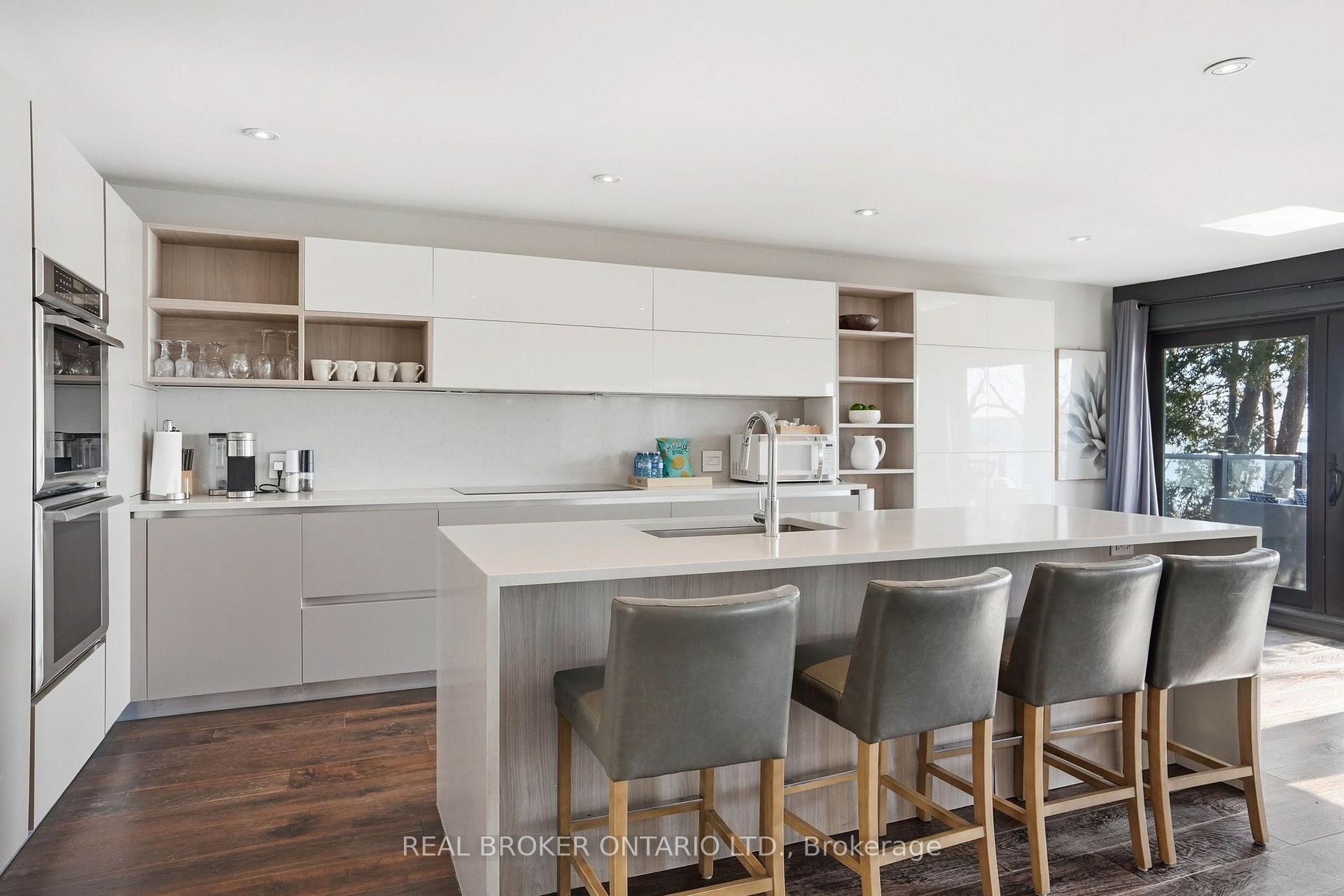 Photo 9 of 868 Danforth Place, Burlington, Bayview — HOMEH