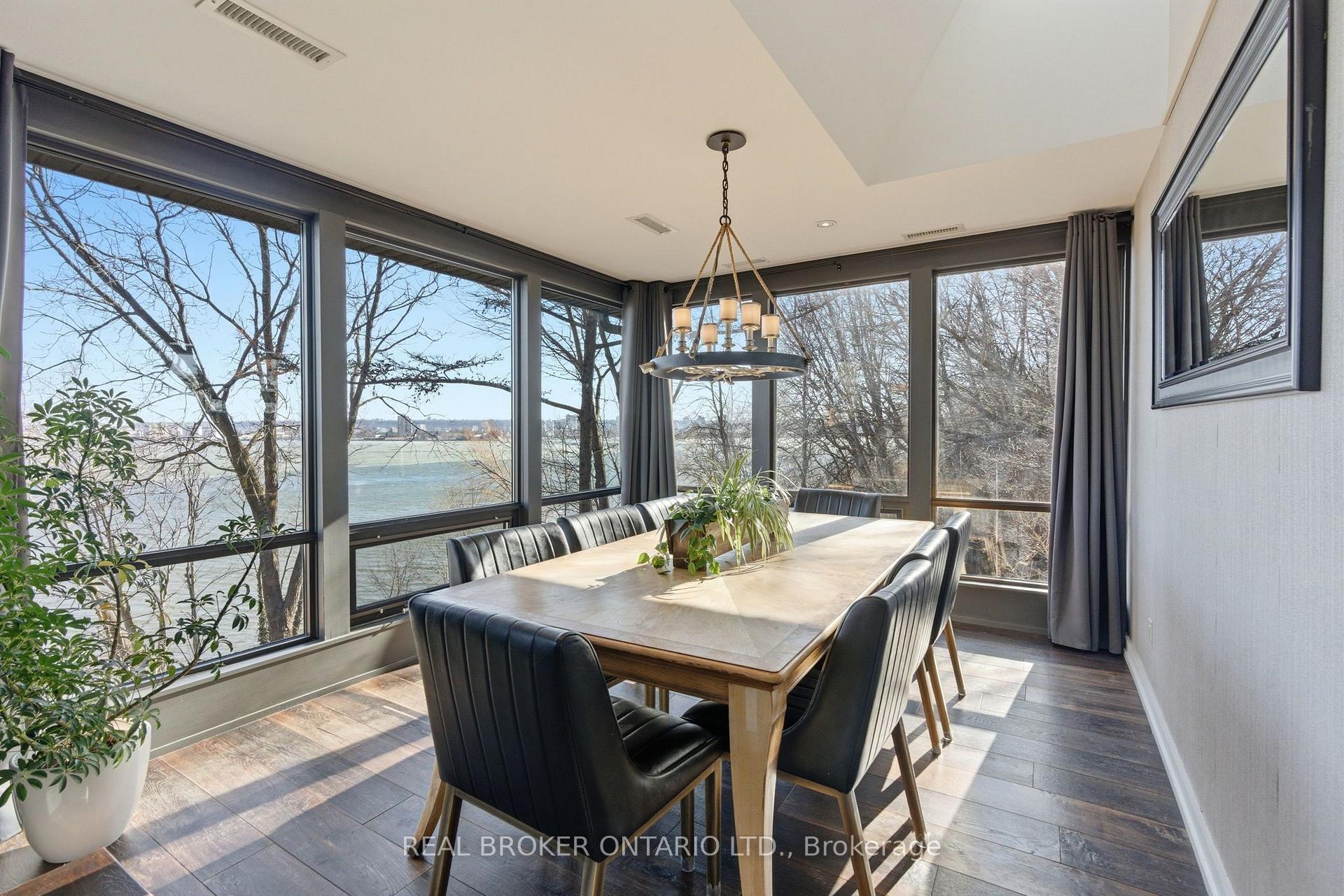 Photo 13 of 868 Danforth Place, Burlington, Bayview — HOMEH