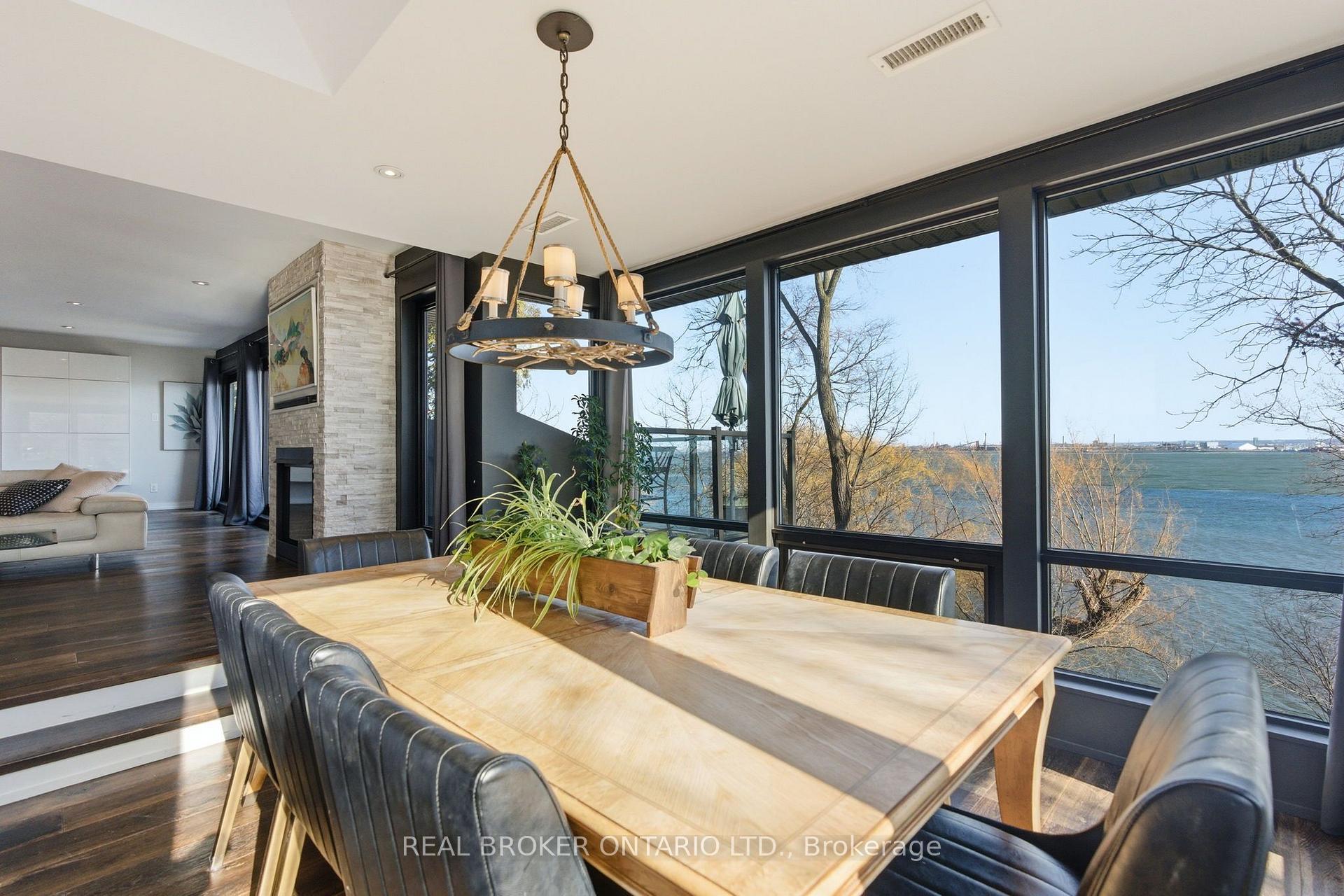 Photo 14 of 868 Danforth Place, Burlington, Bayview — HOMEH