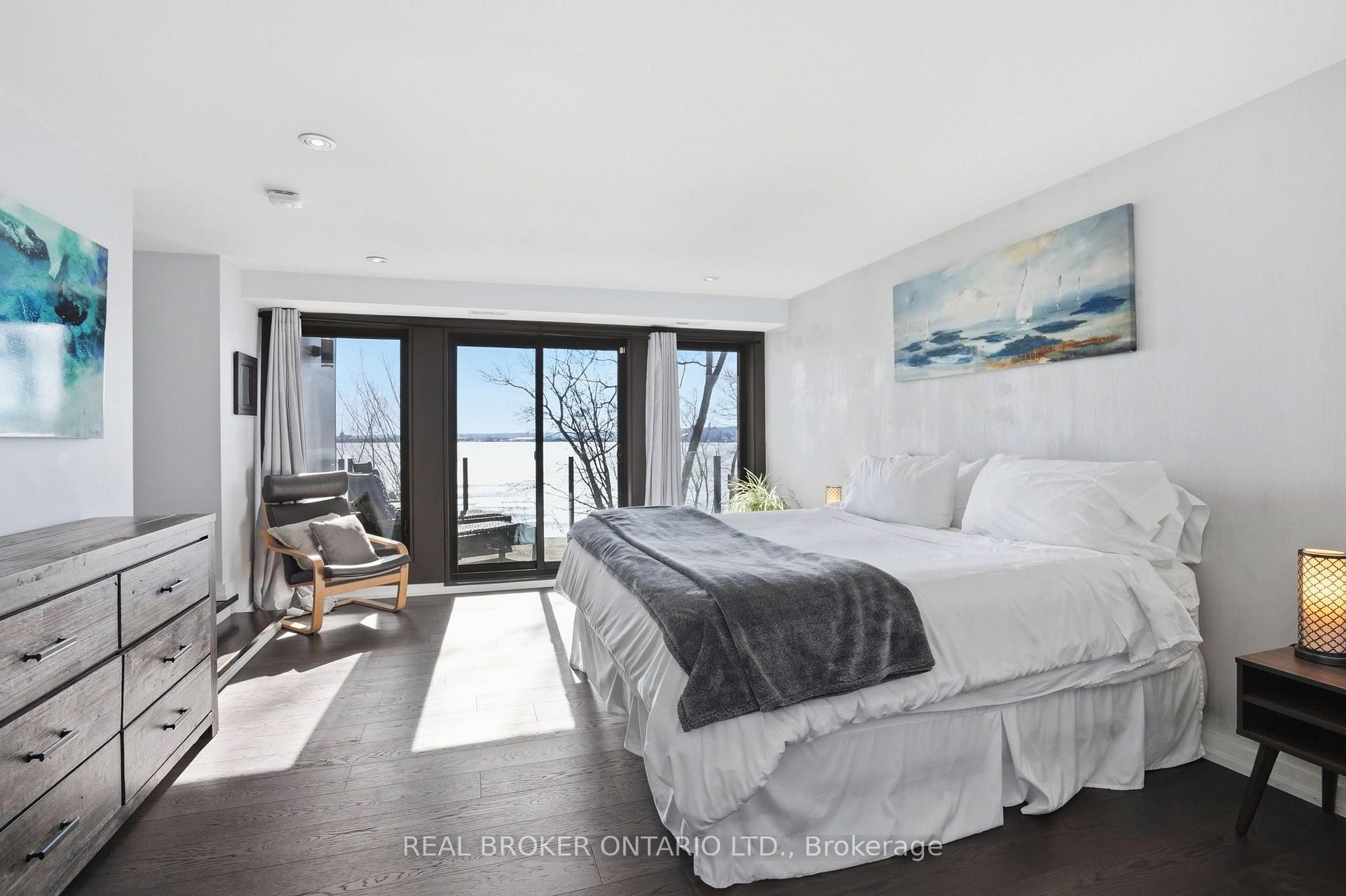 Photo 15 of 868 Danforth Place, Burlington, Bayview — HOMEH