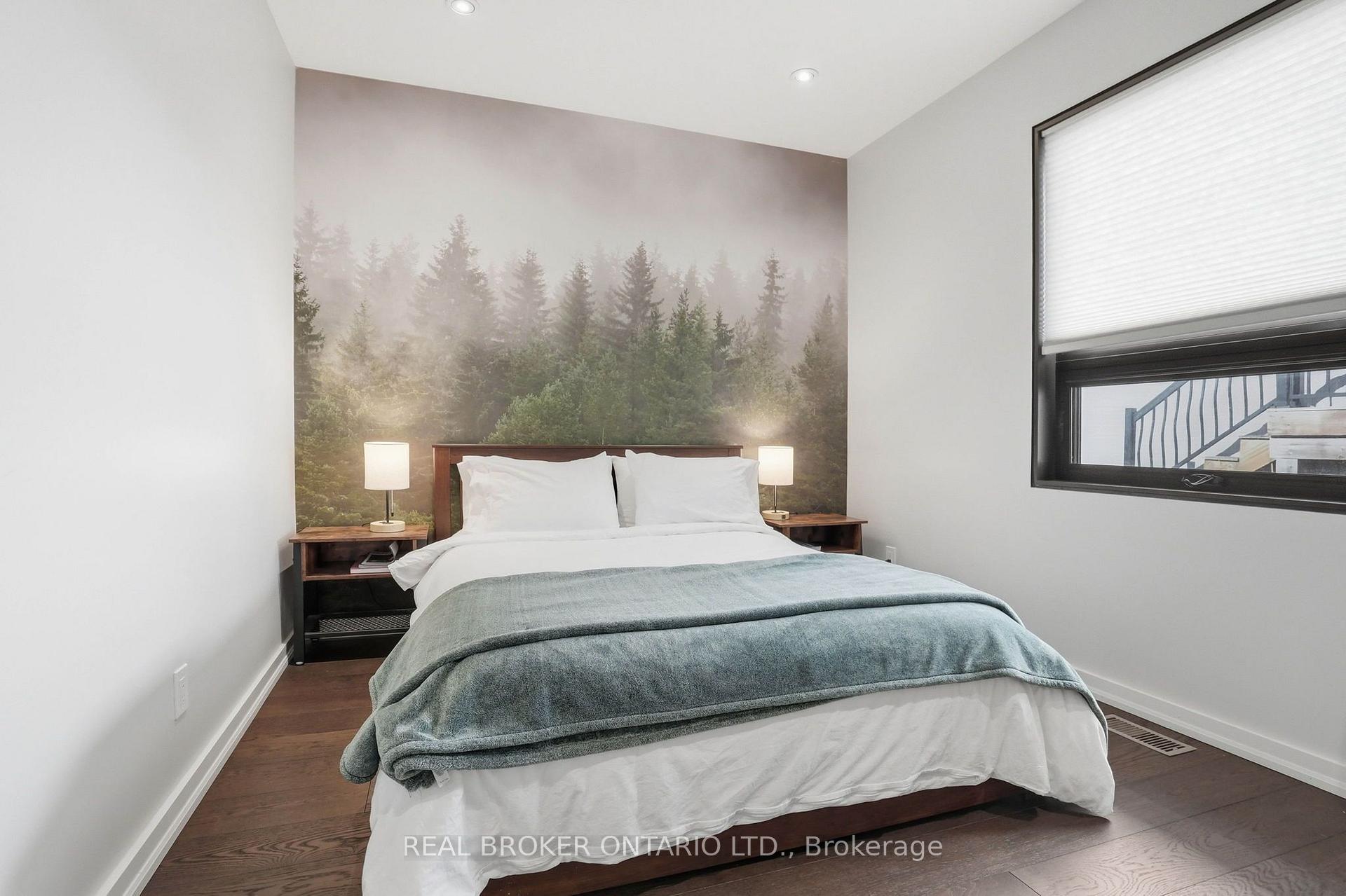 Photo 21 of 868 Danforth Place, Burlington, Bayview — HOMEH