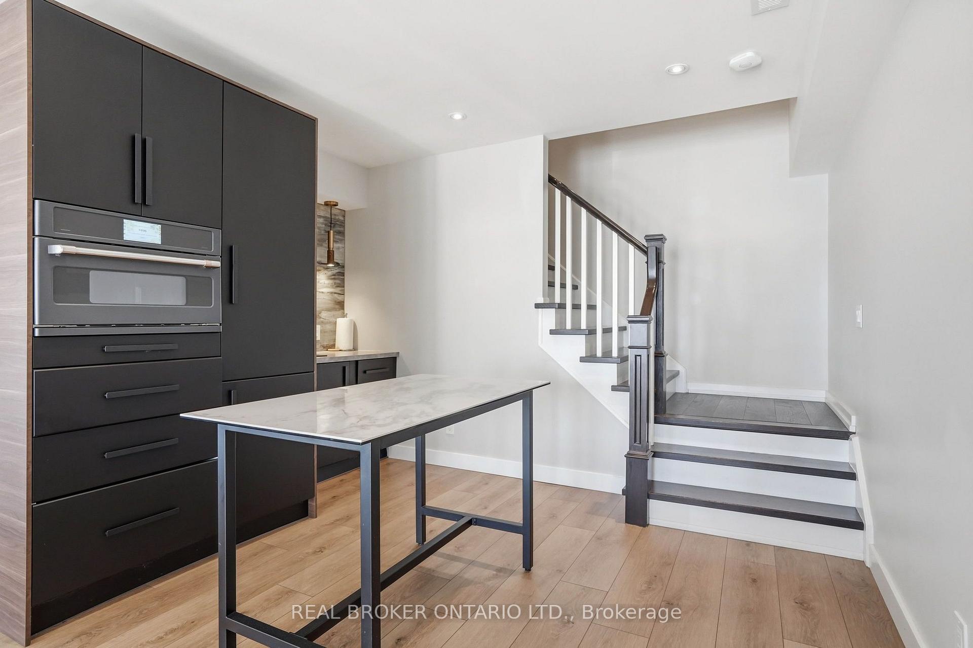 Photo 25 of 868 Danforth Place, Burlington, Bayview — HOMEH