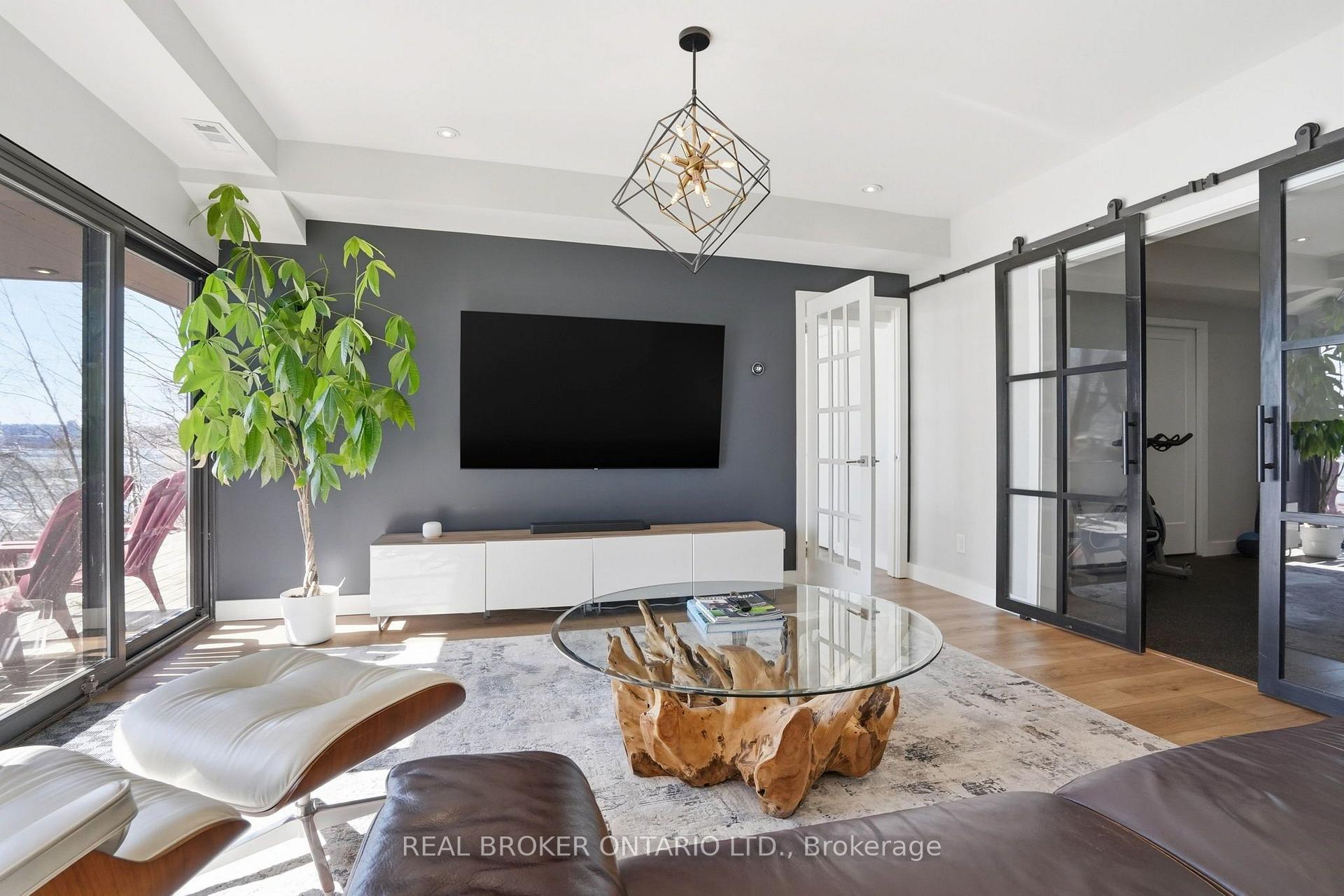 Photo 28 of 868 Danforth Place, Burlington, Bayview — HOMEH