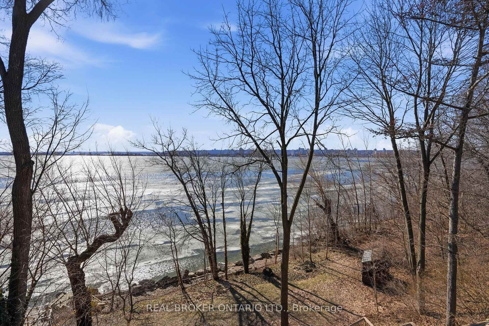 Photo 33 of 868 Danforth Place, Burlington, Bayview — HOMEH