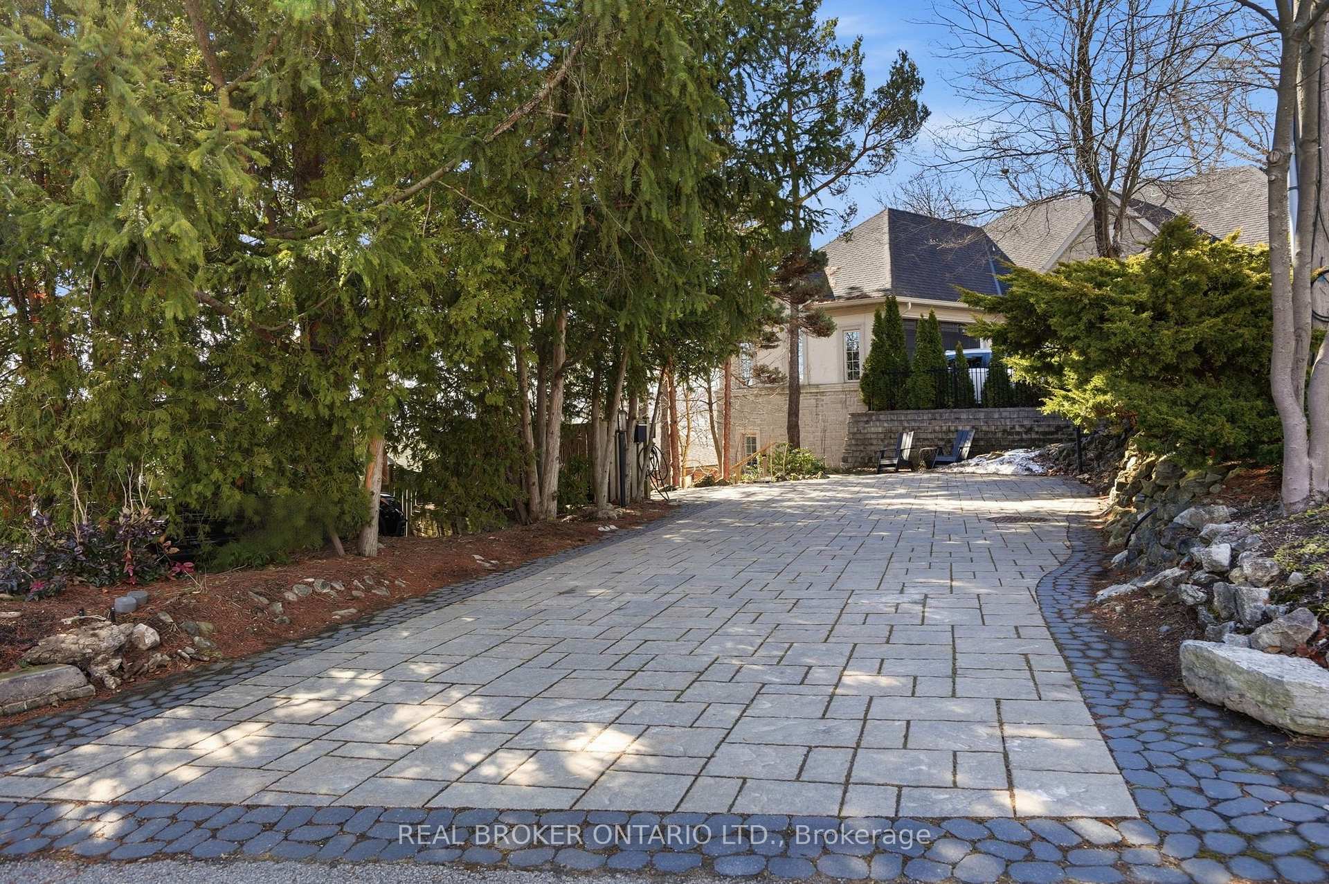 Photo 36 of 868 Danforth Place, Burlington, Bayview — HOMEH