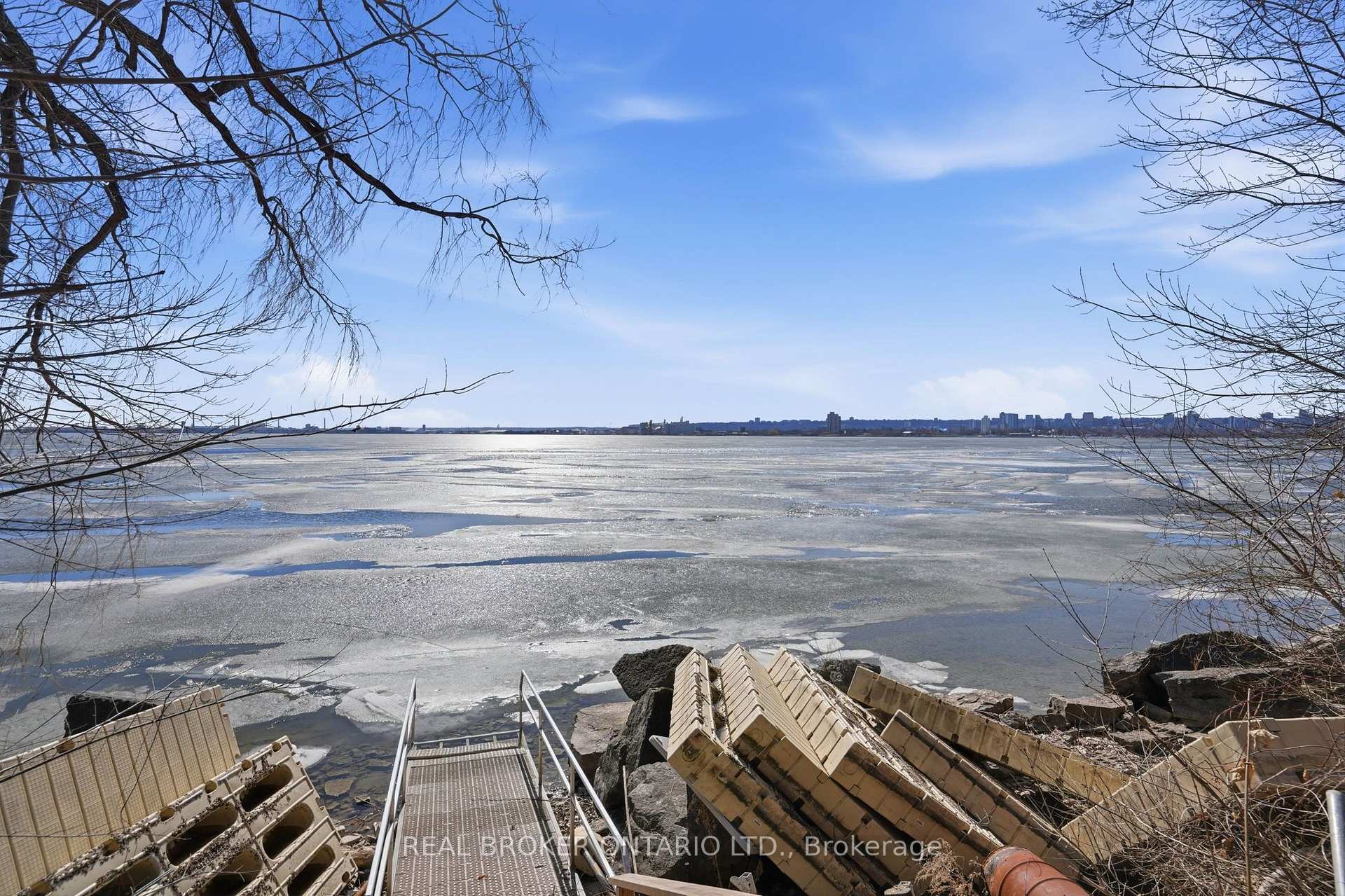 Photo 45 of 868 Danforth Place, Burlington, Bayview — HOMEH