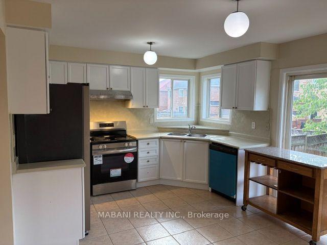 Photo 3 of 5975 Sidmouth Street, Mississauga, East Credit — HOMEH