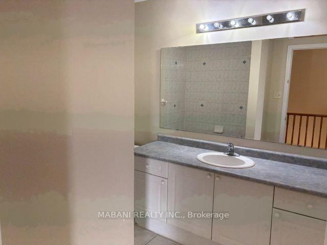 Photo 10 of 5975 Sidmouth Street, Mississauga, East Credit — HOMEH