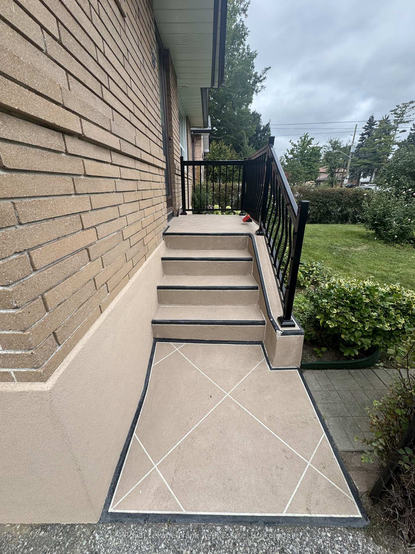 Photo 2 of 20 Gladys Road, Scarborough, Highland Creek — HOMEH