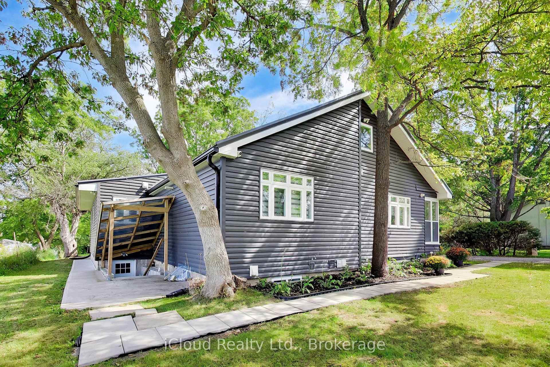 Photo 8 of 16175 Jane Street, King, Rural King — HOMEH