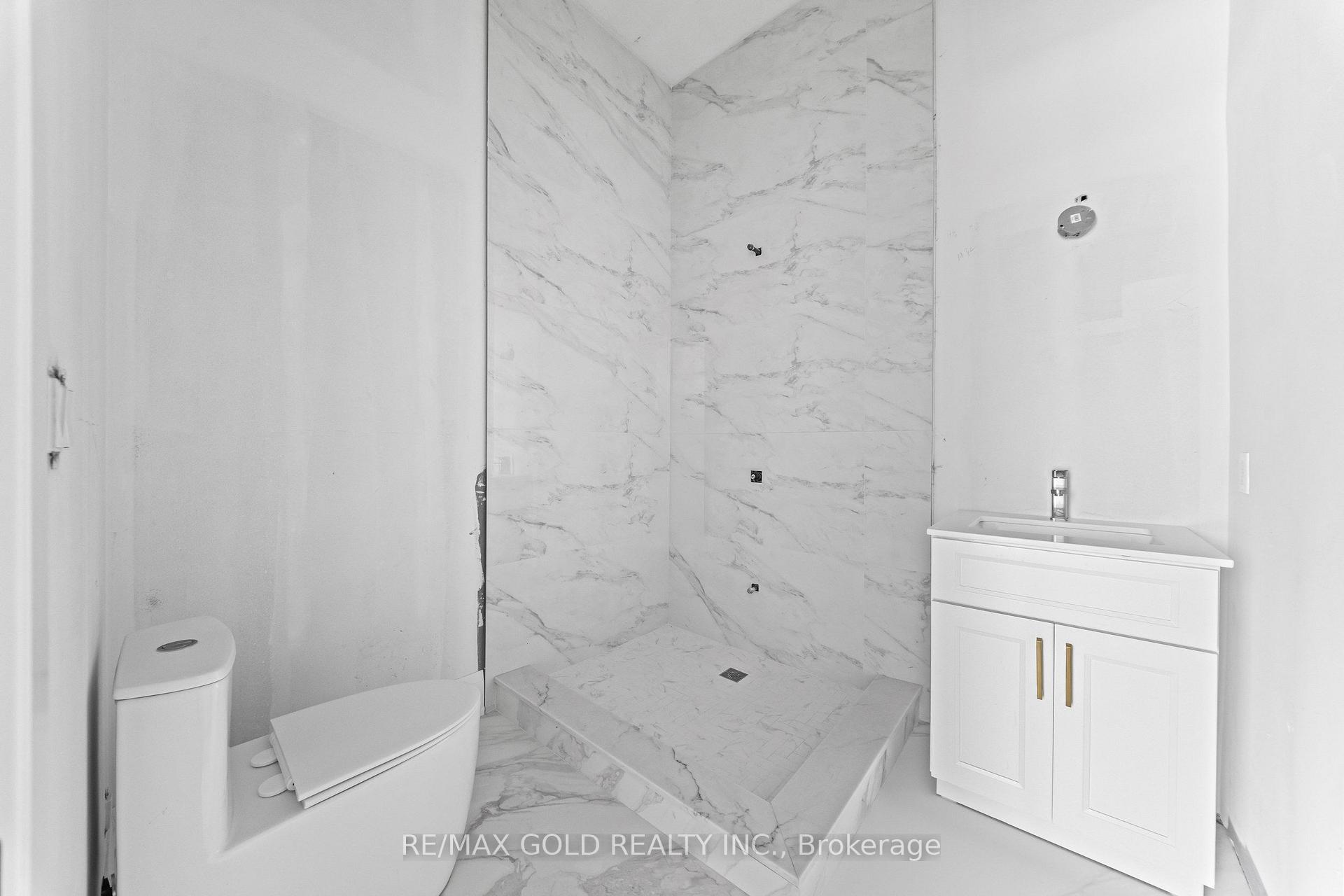 Photo 8 of 15 Mckenzie Street, Vaughan, Vaughan Grove — HOMEH