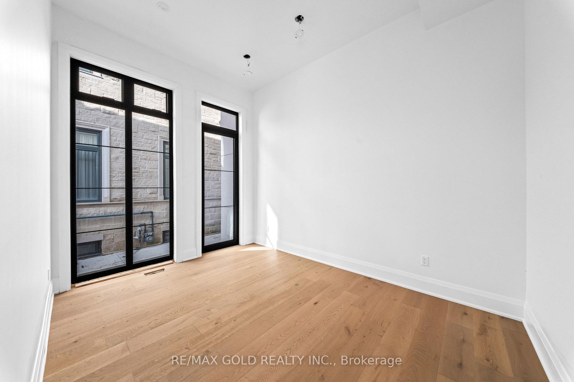 Photo 16 of 15 Mckenzie Street, Vaughan, Vaughan Grove — HOMEH
