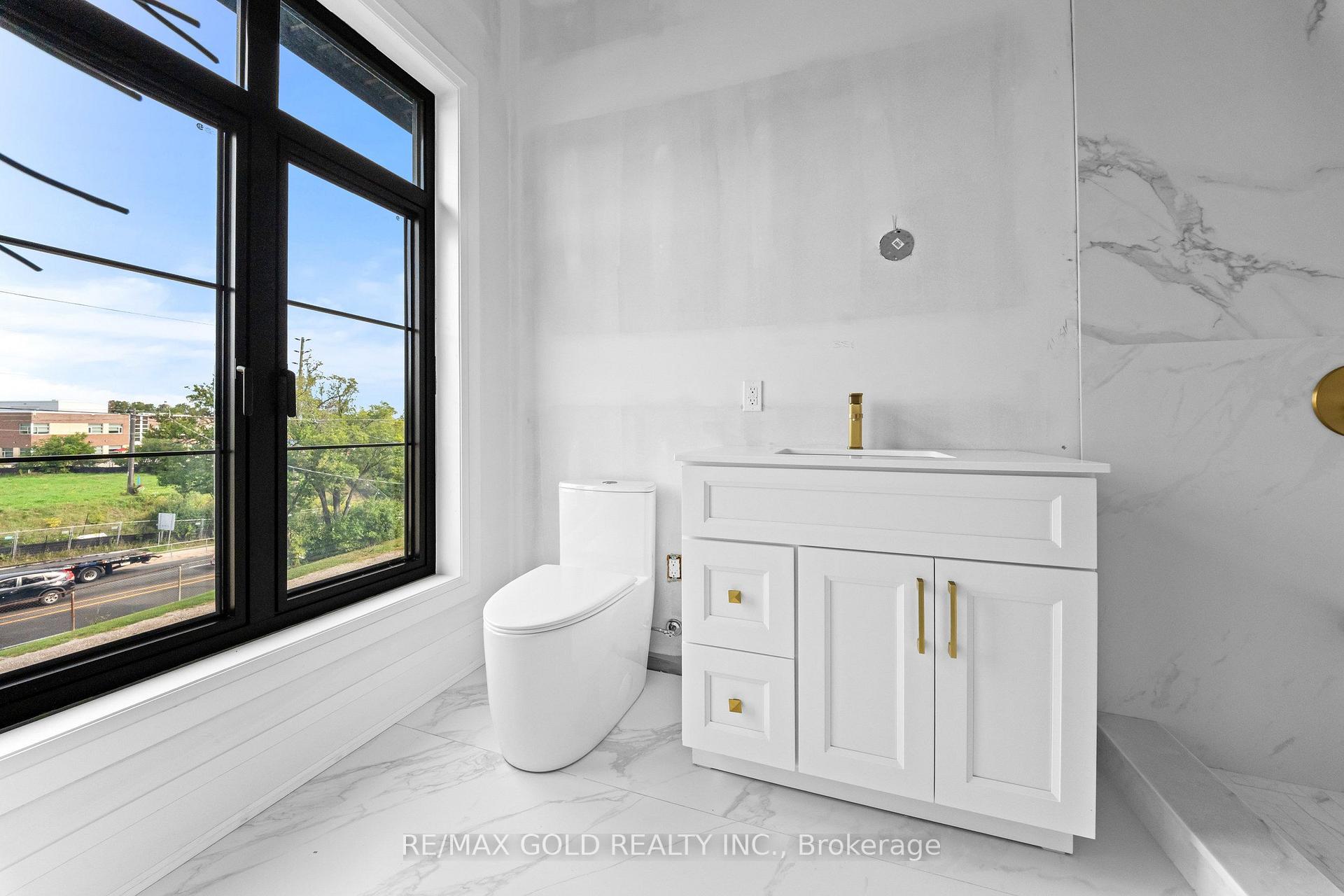 Photo 26 of 15 Mckenzie Street, Vaughan, Vaughan Grove — HOMEH