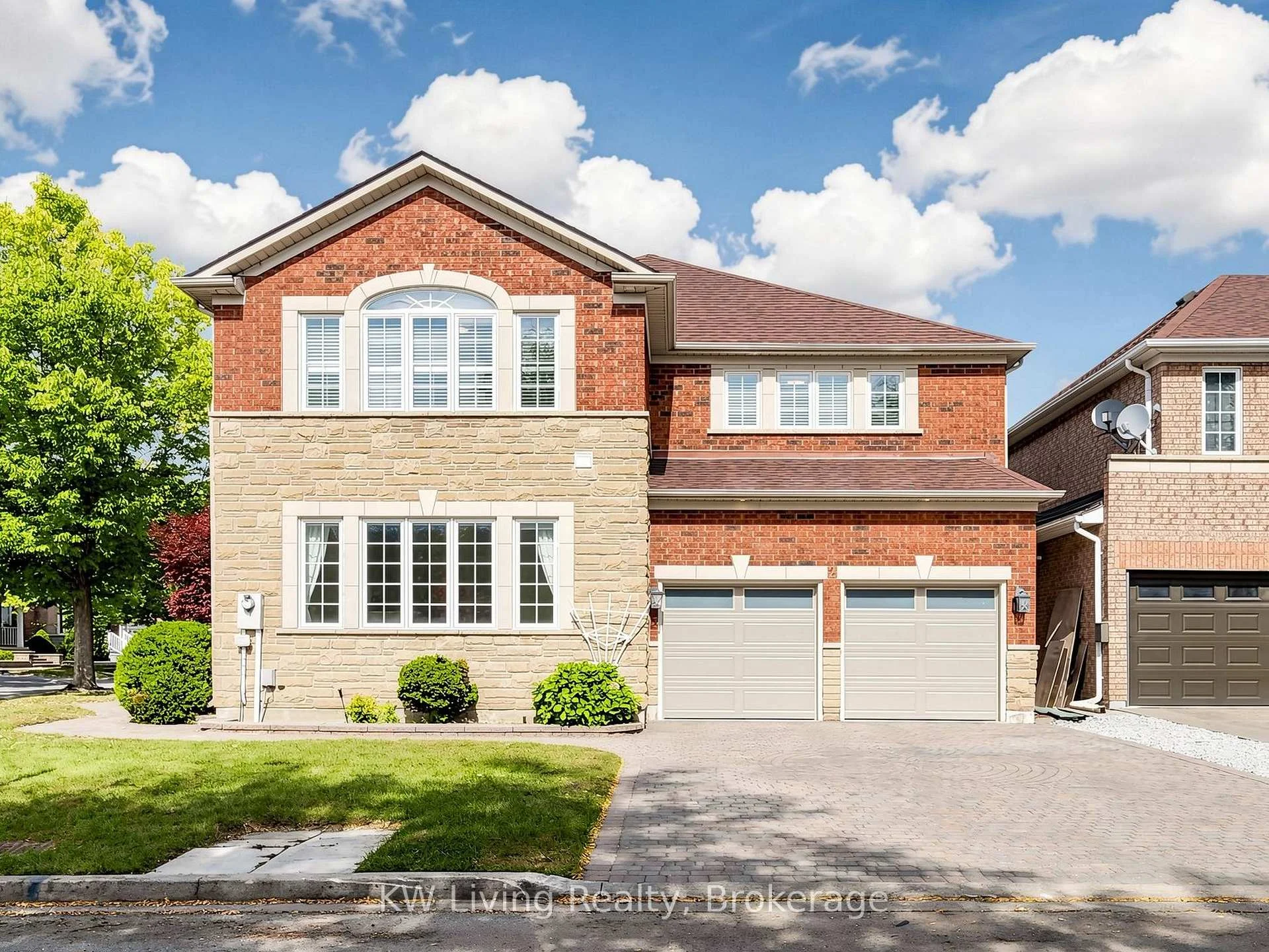 Photo 3 of 2 Littleleaf Crescent, Markham, Legacy — HOMEH