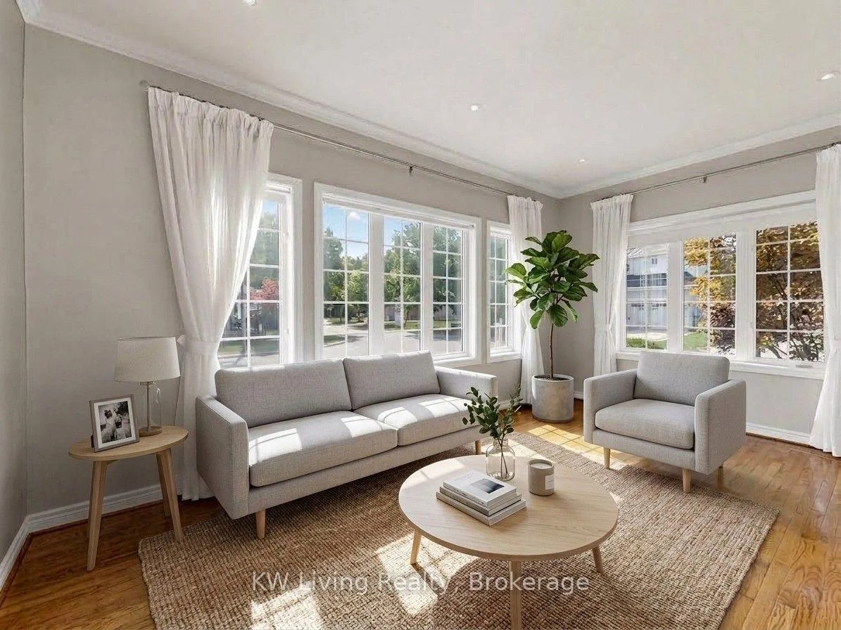 Photo 5 of 2 Littleleaf Crescent, Markham, Legacy — HOMEH