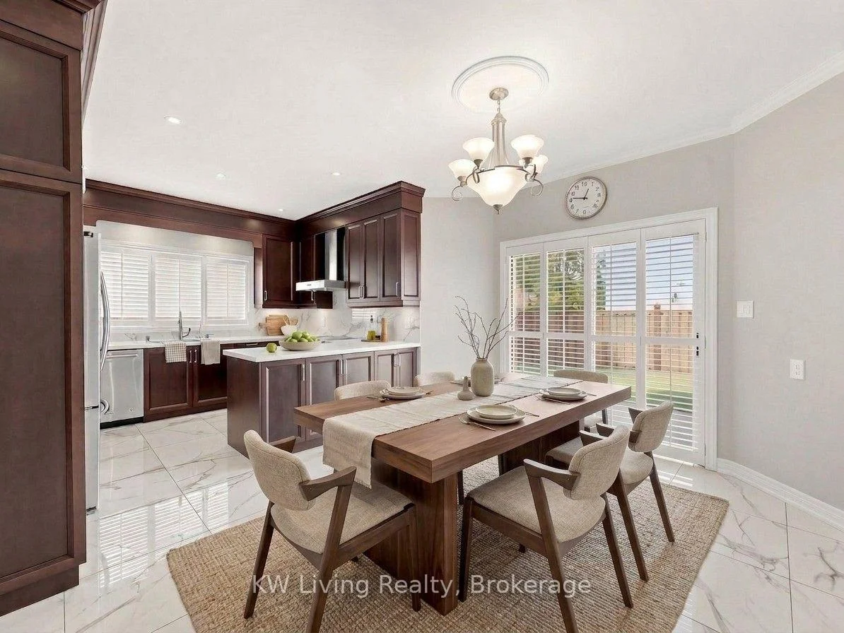 Photo 12 of 2 Littleleaf Crescent, Markham, Legacy — HOMEH