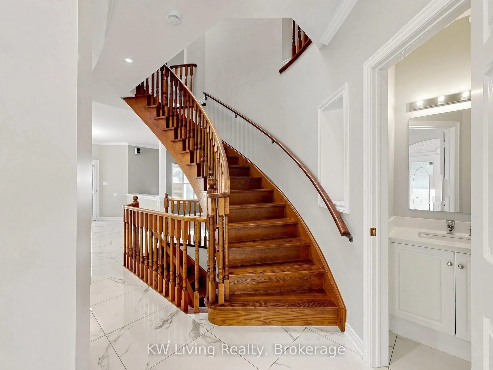 Photo 18 of 2 Littleleaf Crescent, Markham, Legacy — HOMEH