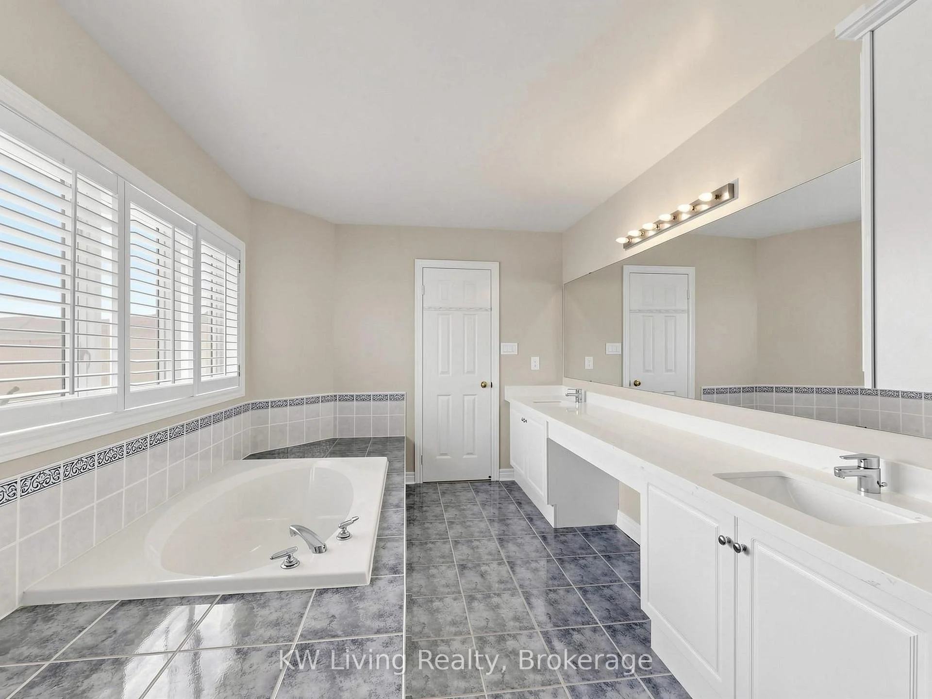 Photo 23 of 2 Littleleaf Crescent, Markham, Legacy — HOMEH