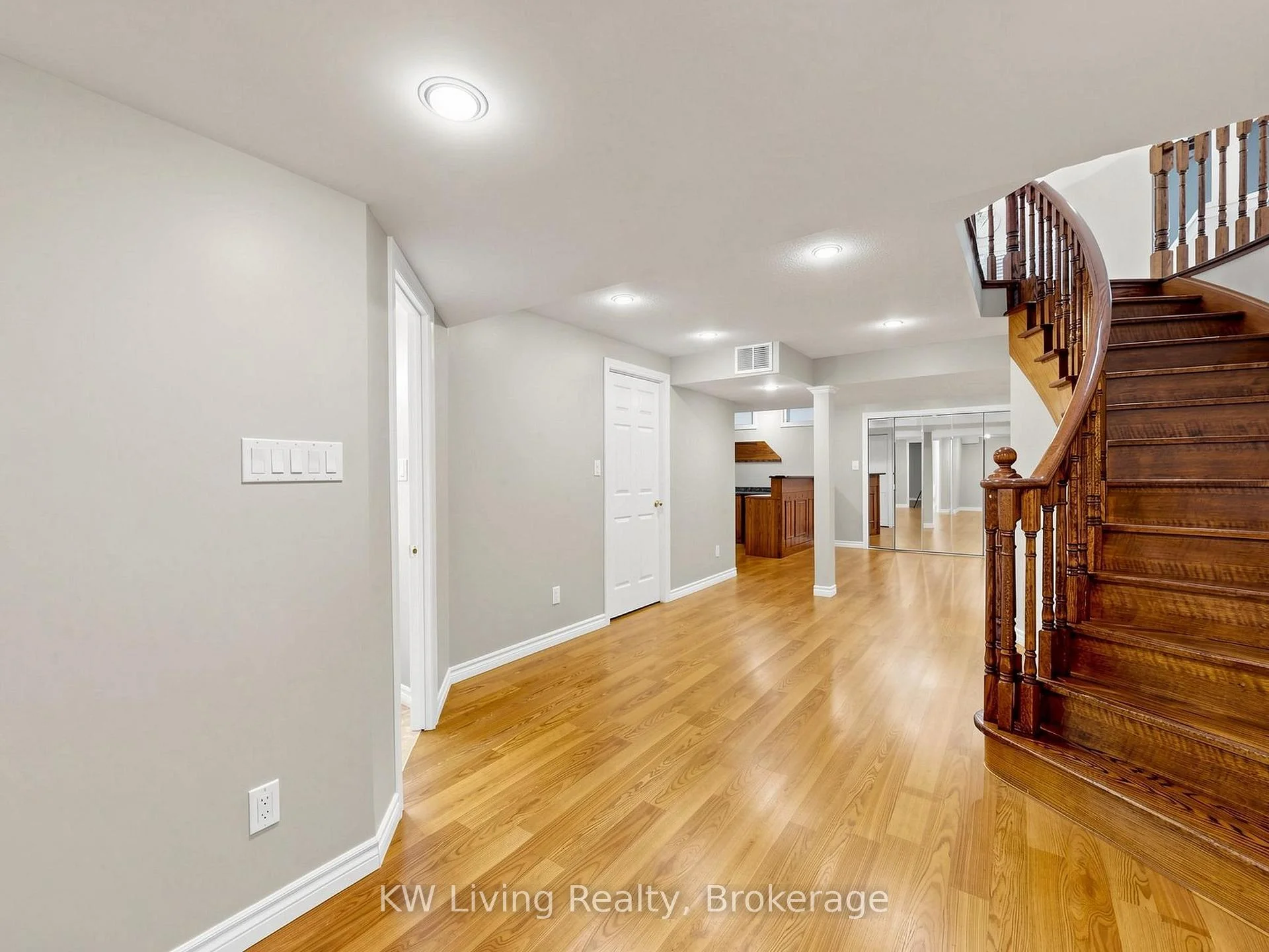 Photo 33 of 2 Littleleaf Crescent, Markham, Legacy — HOMEH
