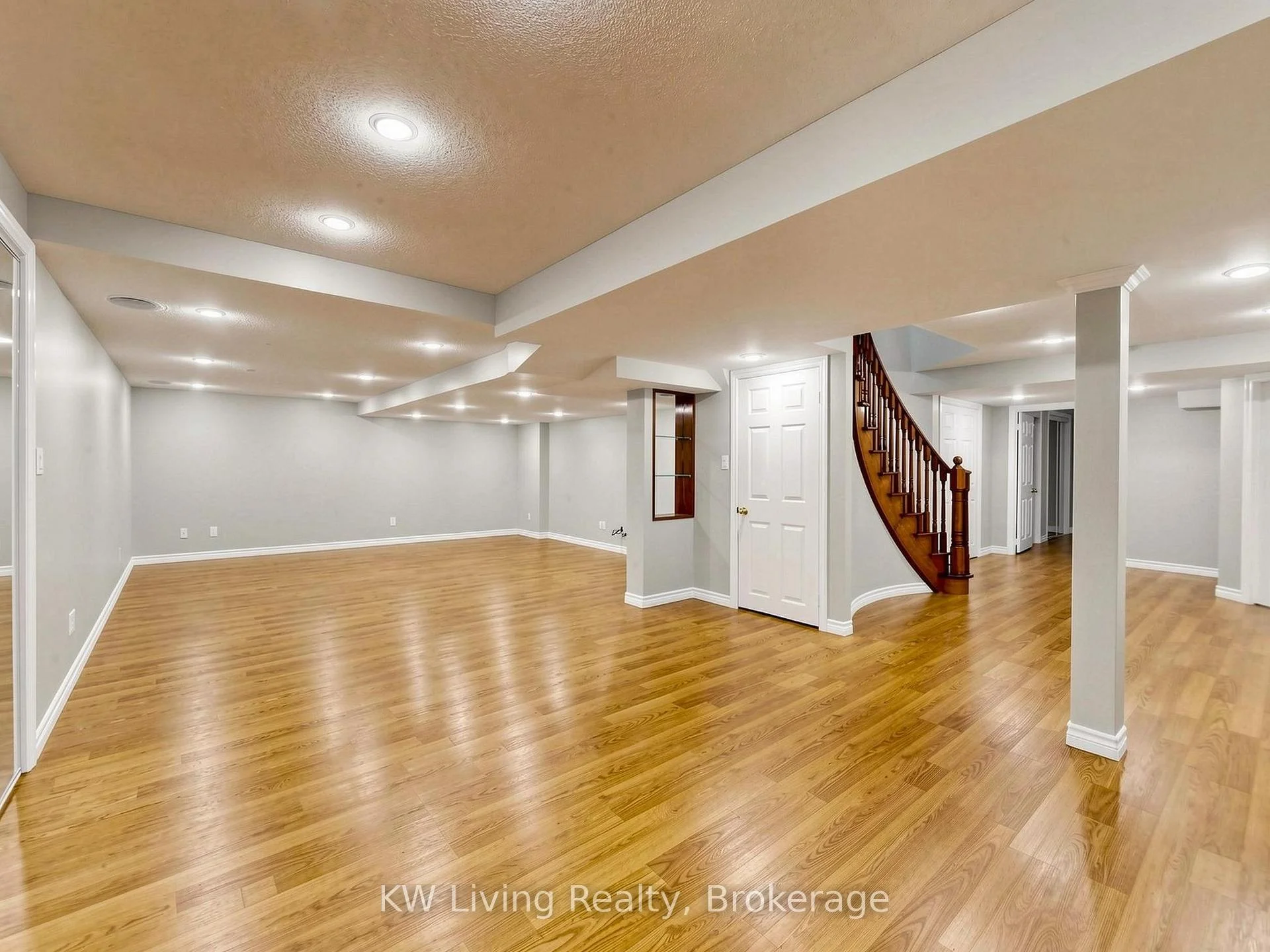 Photo 34 of 2 Littleleaf Crescent, Markham, Legacy — HOMEH