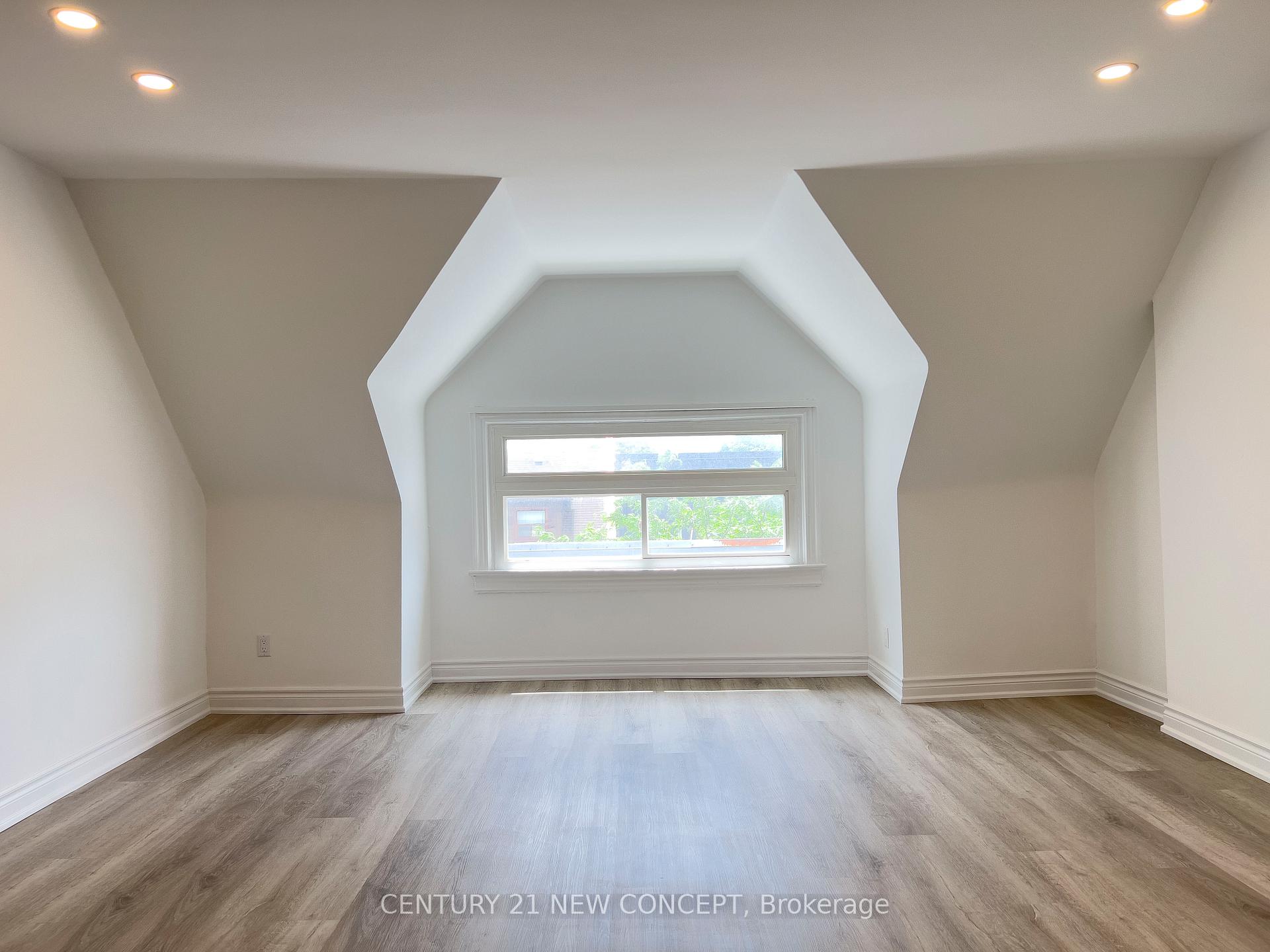 Photo 4 of Unit 3rd Floor, 706 Bloor Street N, Toronto, The Annex — HOMEH