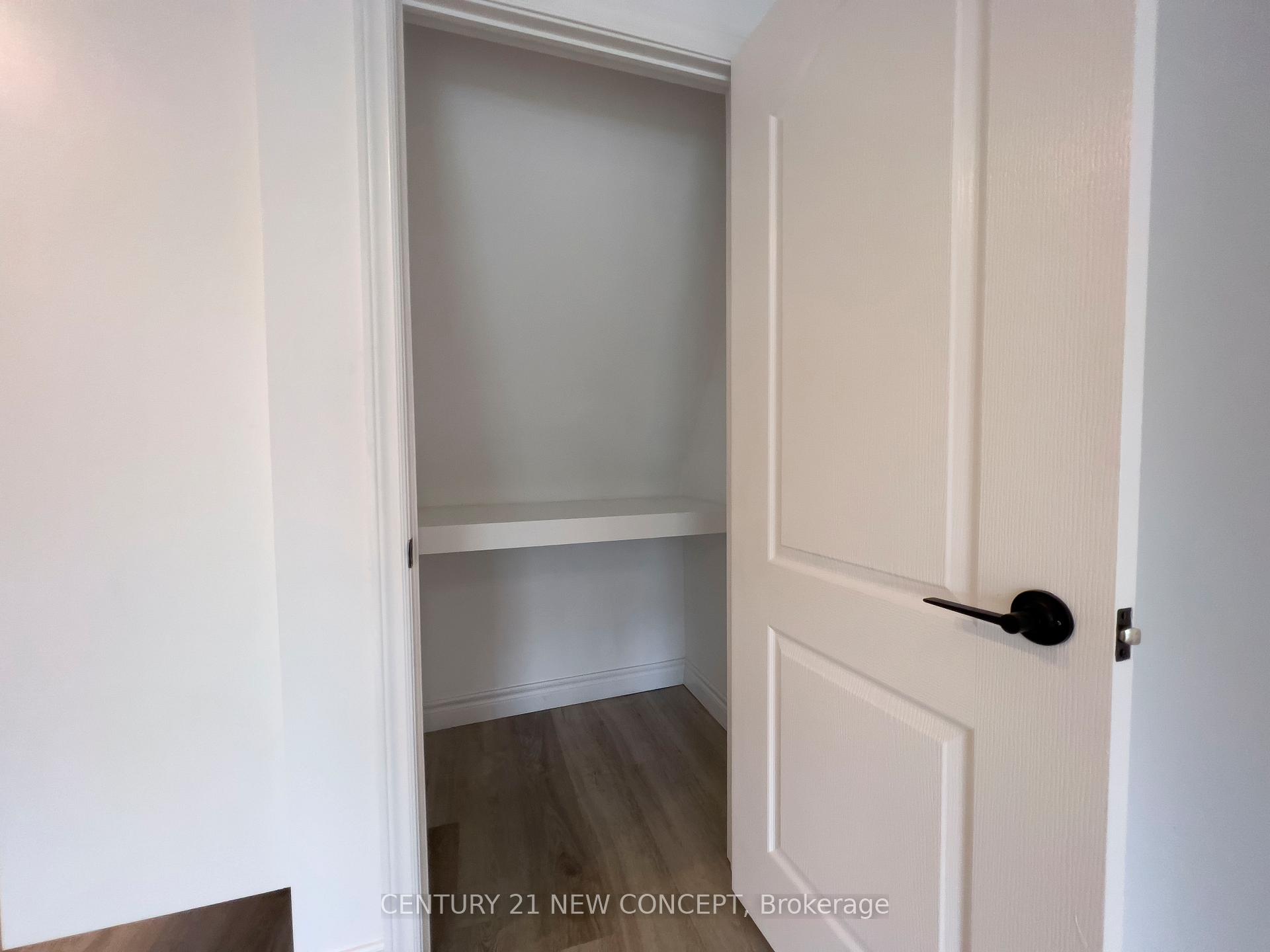 Photo 7 of Unit 3rd Floor, 706 Bloor Street N, Toronto, The Annex — HOMEH