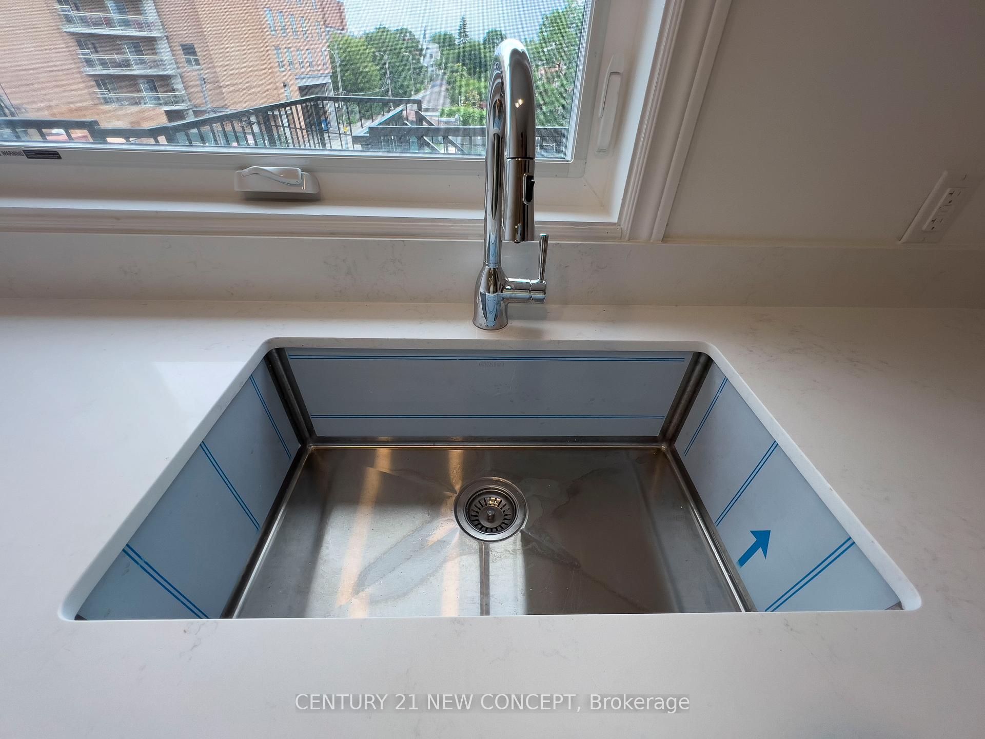 Photo 17 of Unit 3rd Floor, 706 Bloor Street N, Toronto, The Annex — HOMEH