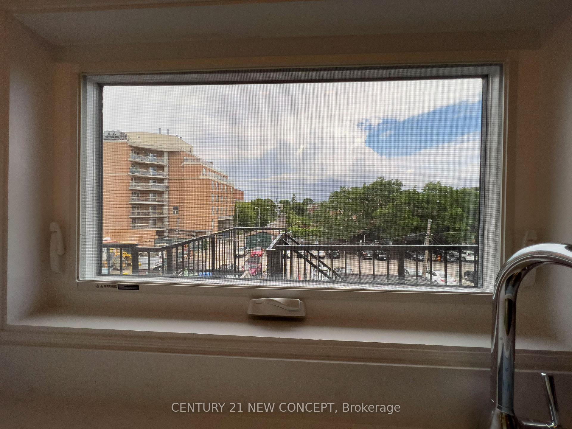 Photo 18 of Unit 3rd Floor, 706 Bloor Street N, Toronto, The Annex — HOMEH