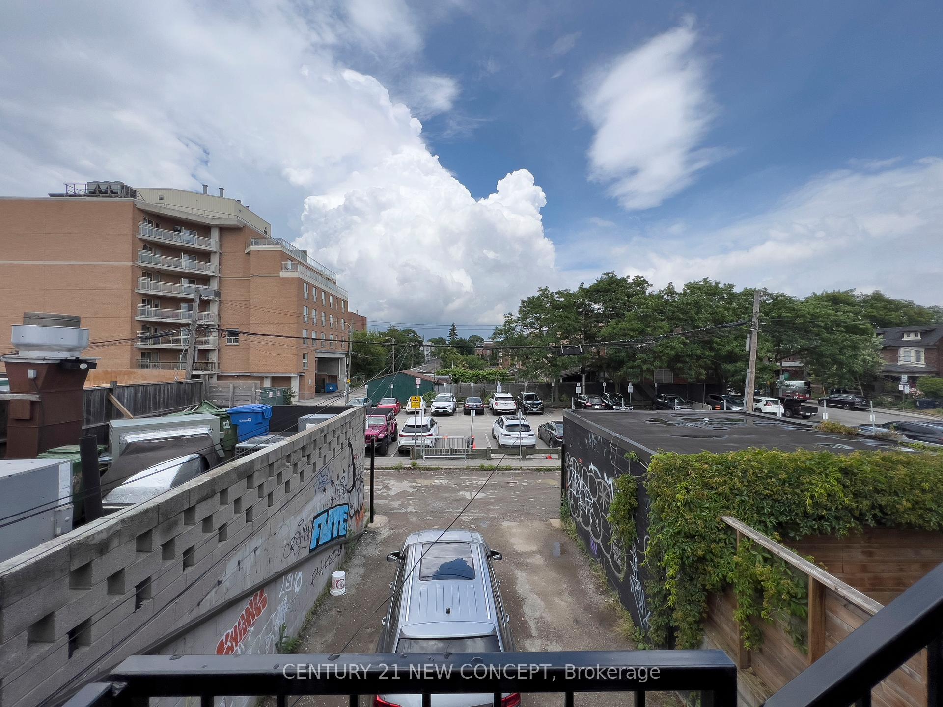 Photo 22 of Unit 3rd Floor, 706 Bloor Street N, Toronto, The Annex — HOMEH