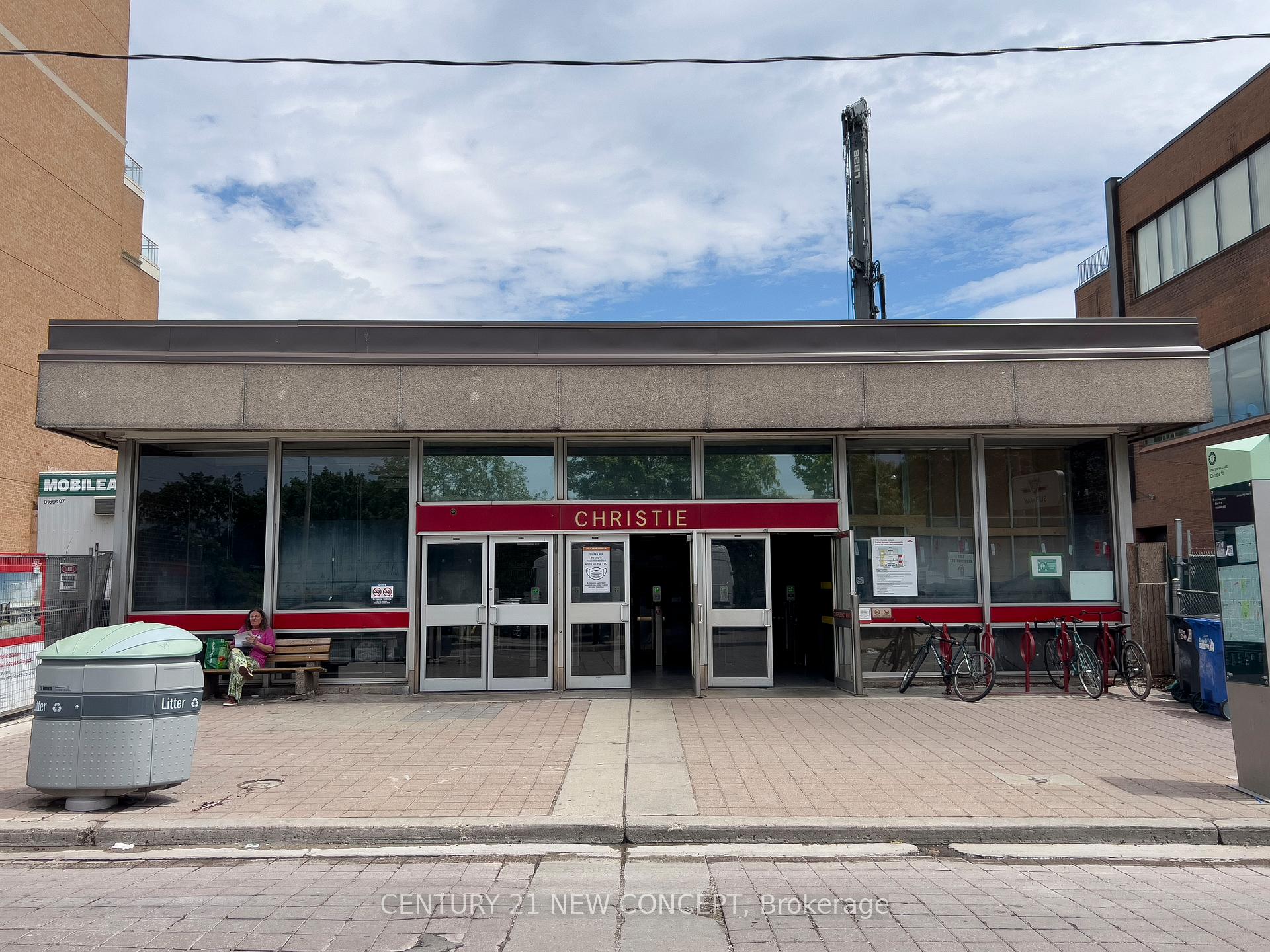 Photo 23 of Unit 3rd Floor, 706 Bloor Street N, Toronto, The Annex — HOMEH