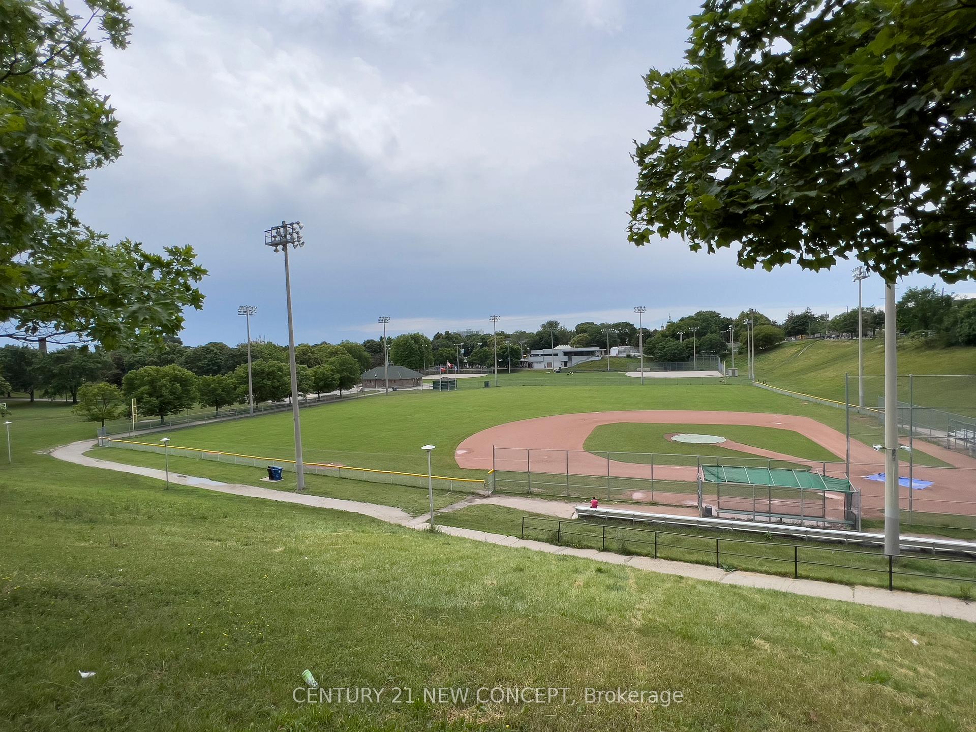 Photo 26 of Unit 3rd Floor, 706 Bloor Street N, Toronto, The Annex — HOMEH